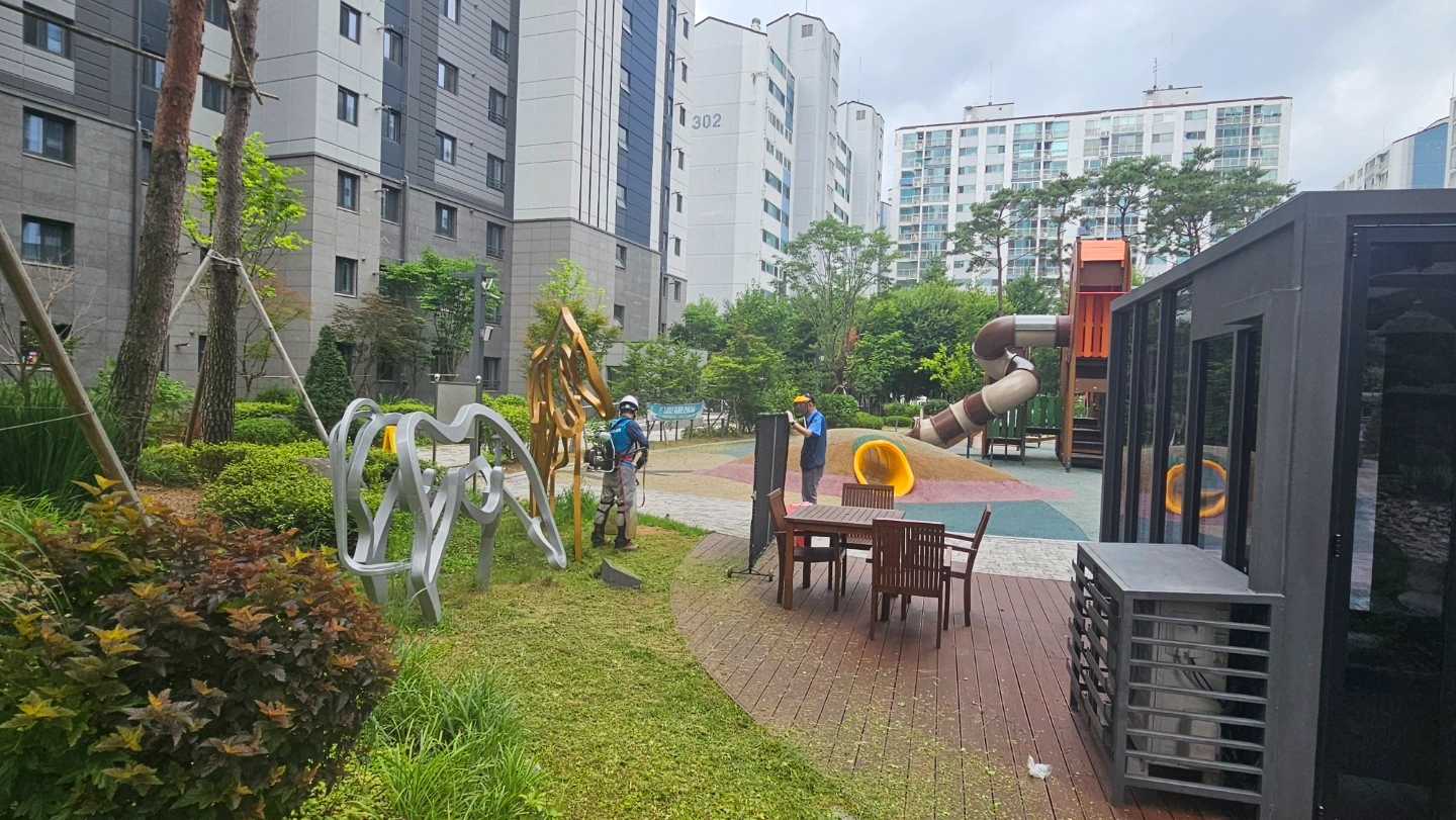 조경 예초 보조인력 구합니다.