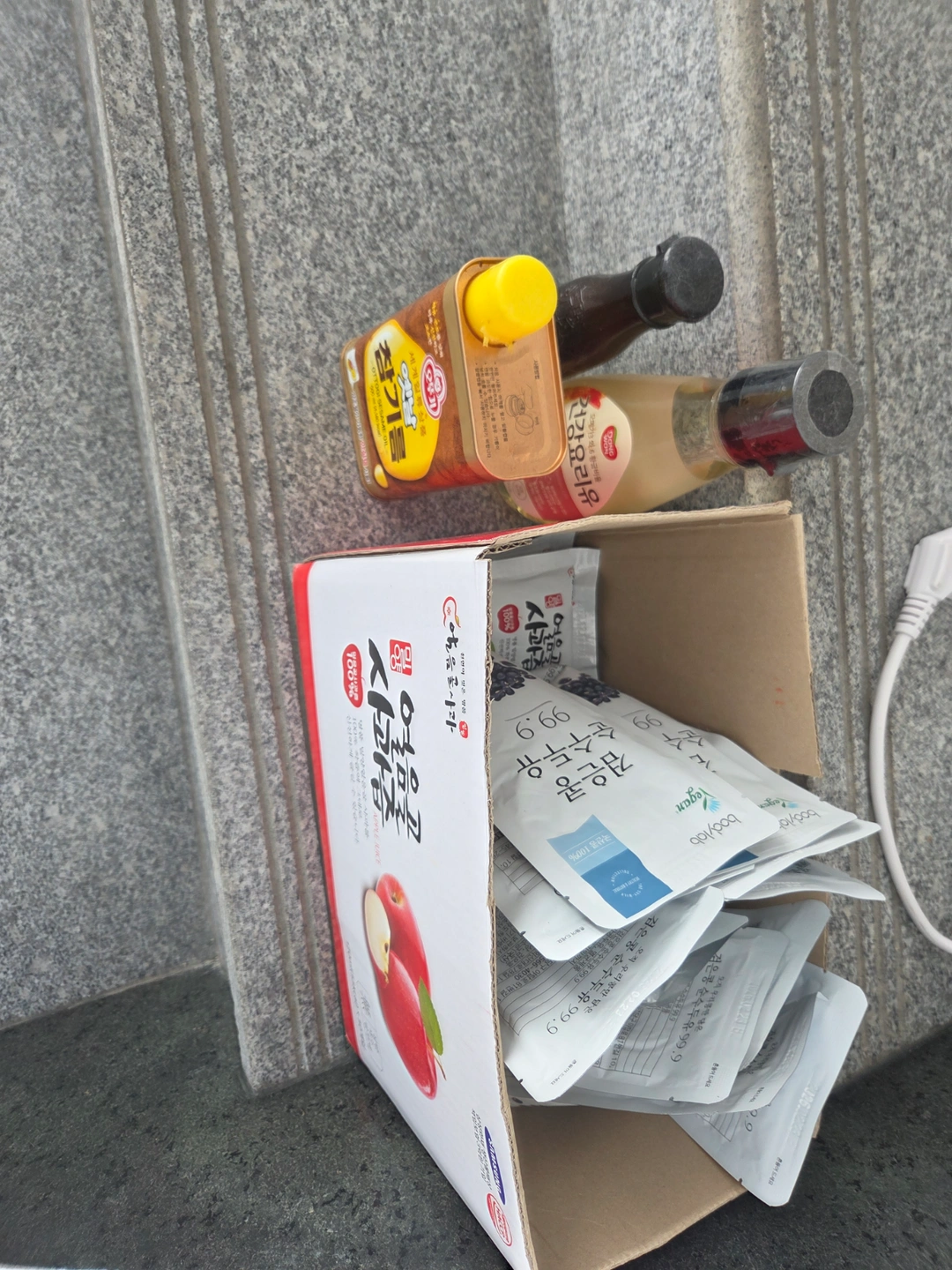 기한지난 식용기름과 음료 등 버려주실분