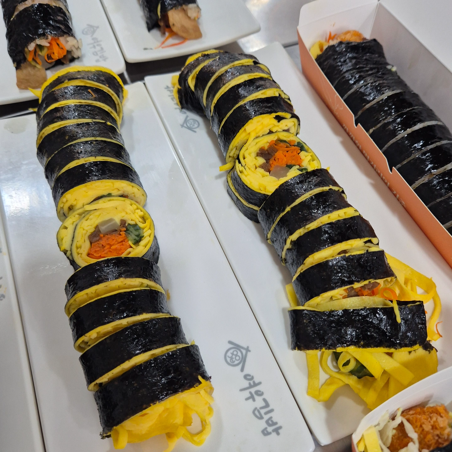 김밥집 점심 파트 김밥조리사 구합니다.