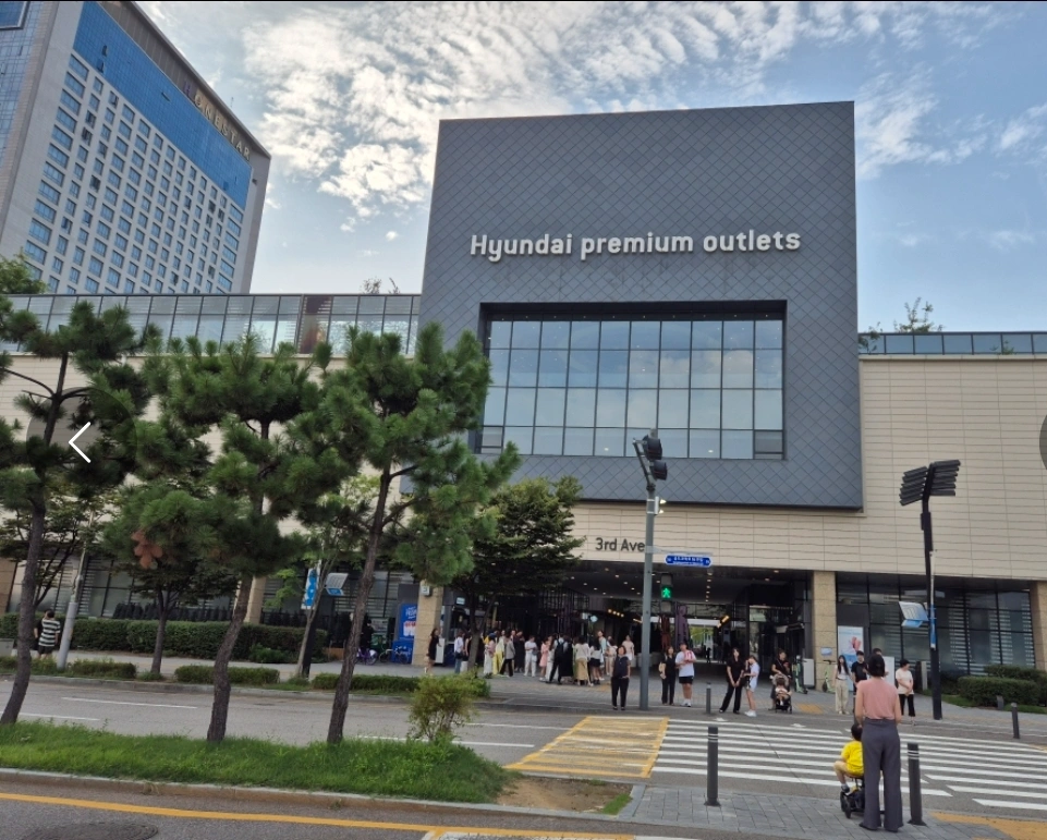 현대프리미엄송도점구내식당 카운터주말 알바구합니다.