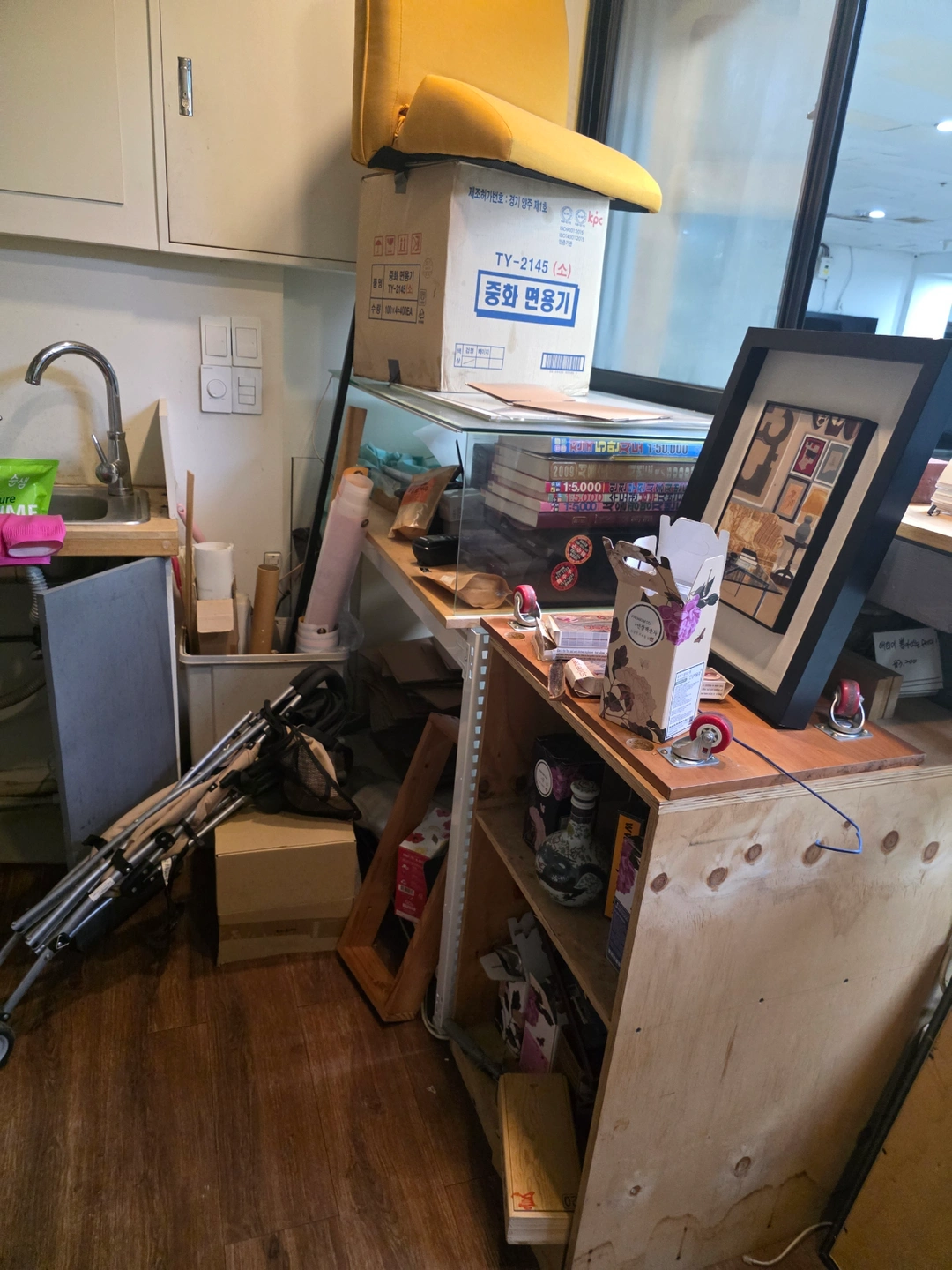 지하사무실 집기류 1층으로 짐옮기기