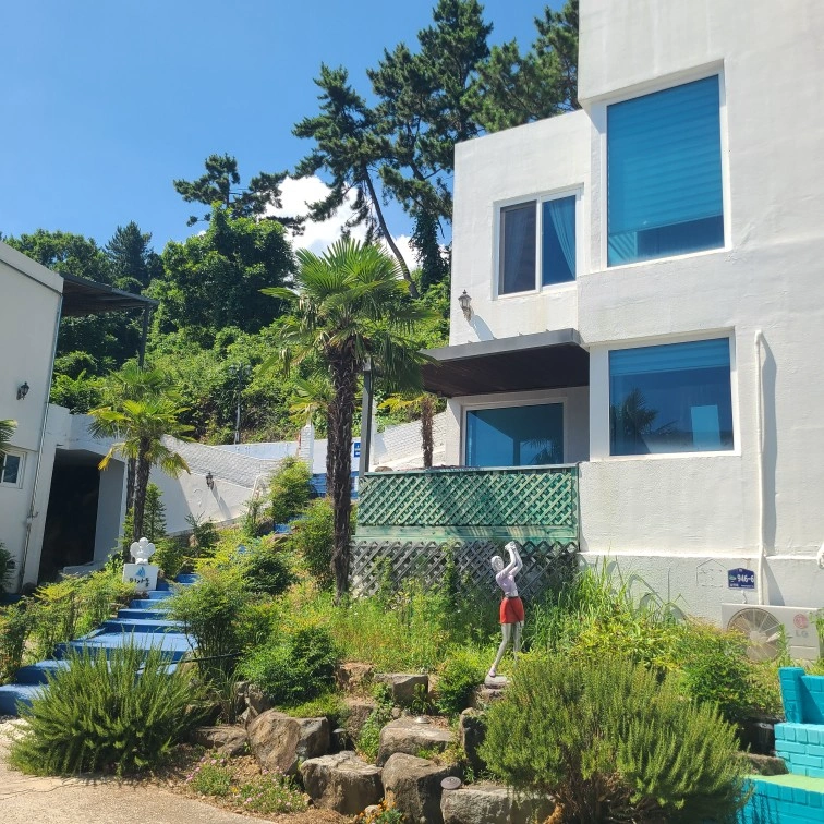숙식하며 근무하실 관리실장님 구합니다.