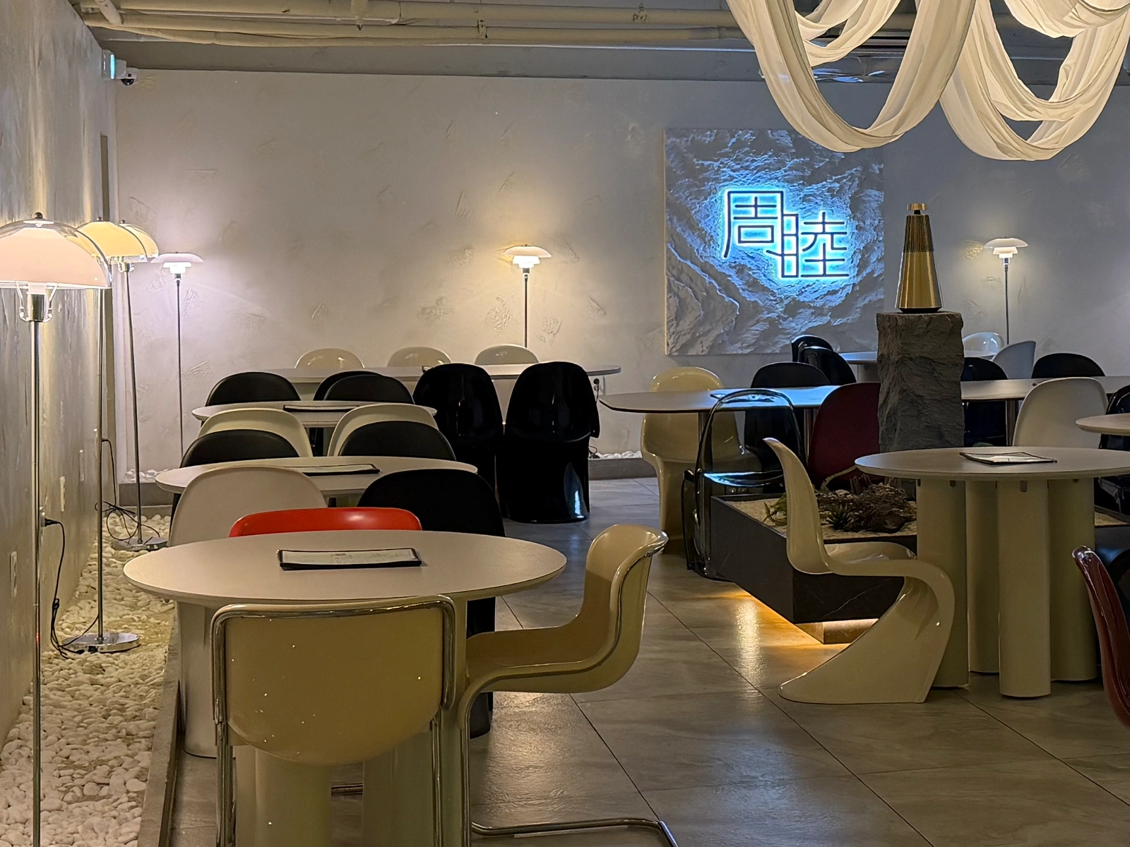 주말 (금토) 홀서빙 구합니다
