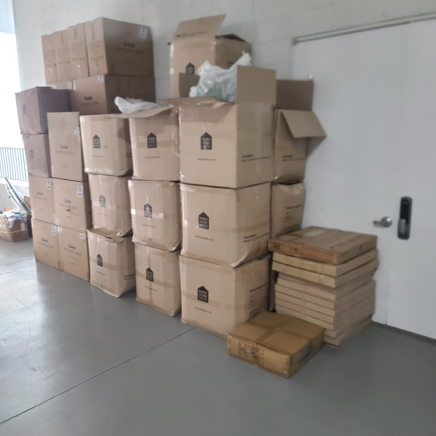 오후근무 산리오 포켓몬 팬시 문구 쇼핑몰 창고전반