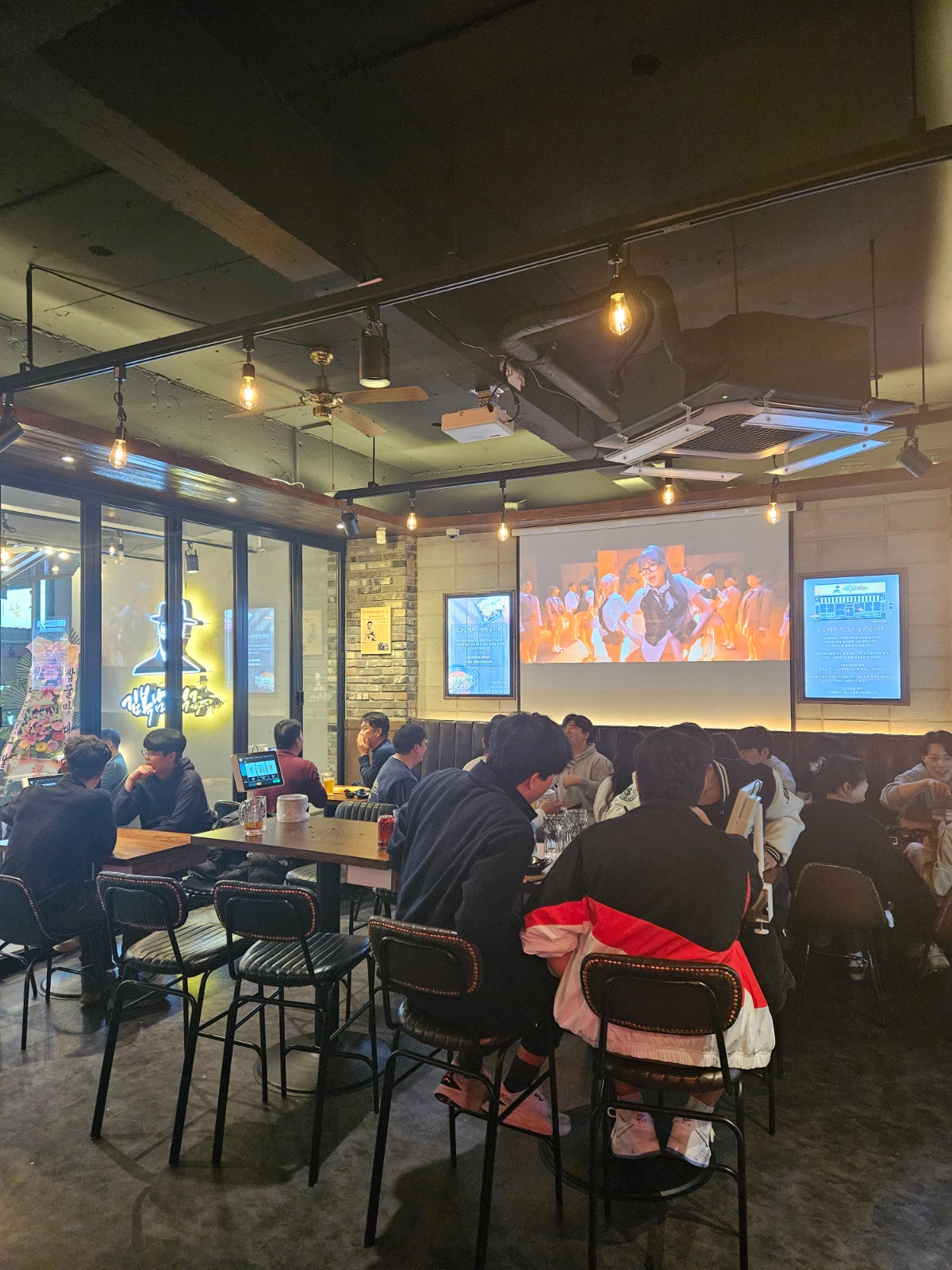 홀서빙 직원(알바) 기다립니다. 공고 썸네일