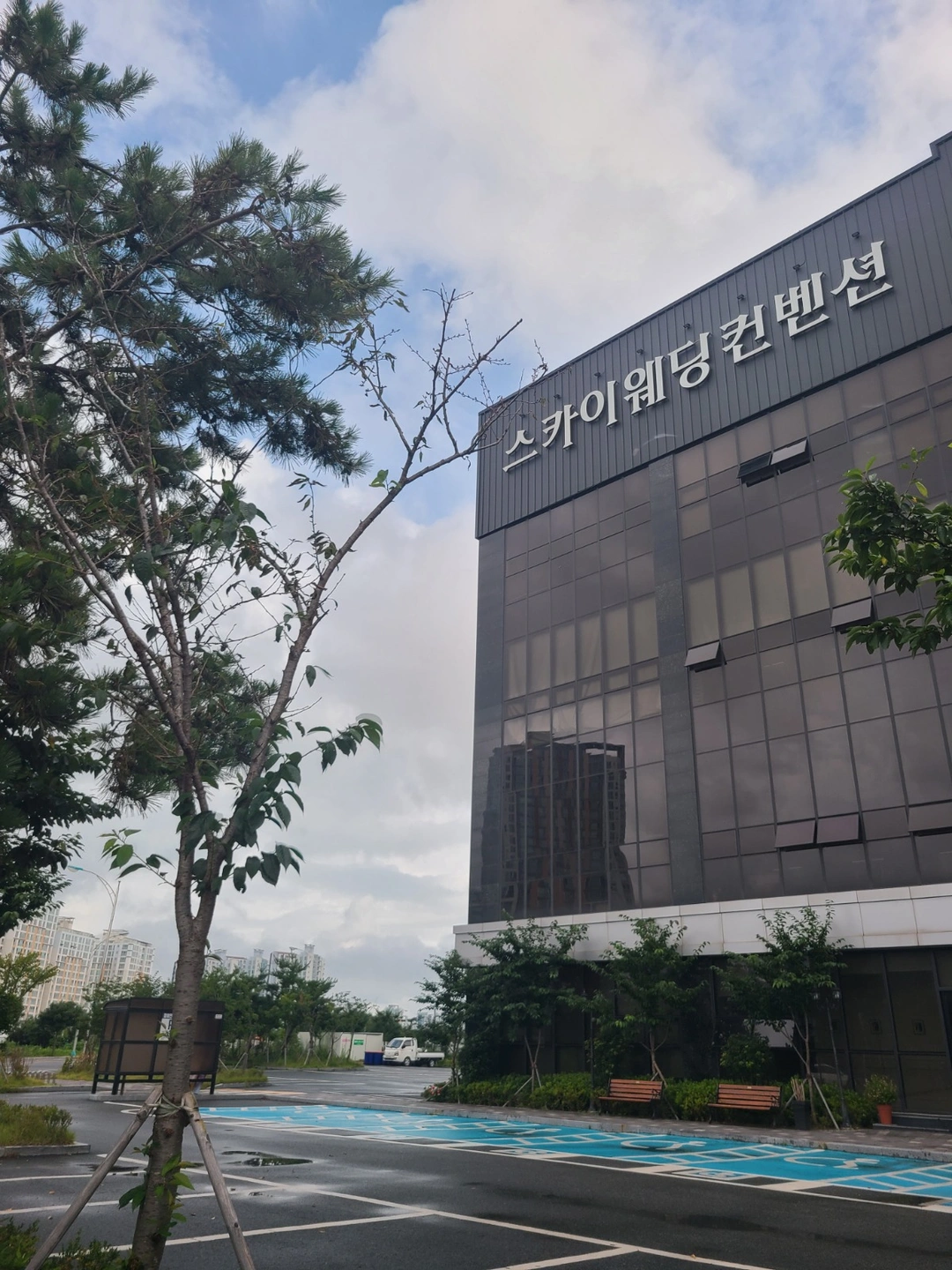 스카이웨딩컨벤션에서 청소알바(평일.주말) 구함
