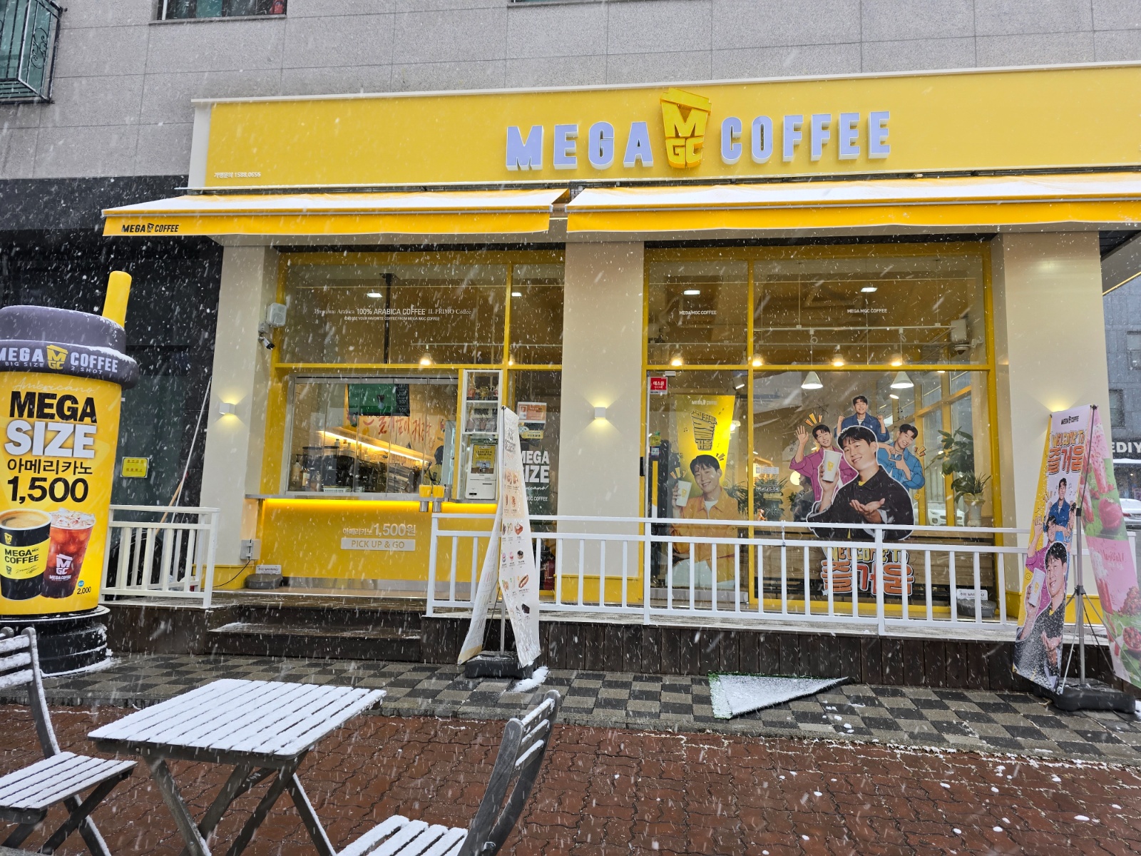 메가커피 월-목 마감 알바 공고 썸네일