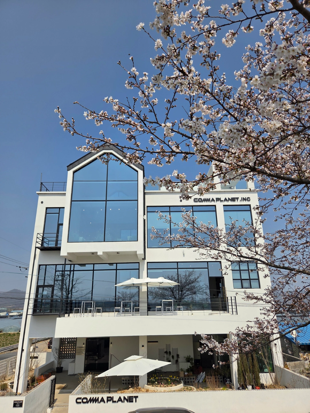 카페 콤마플래닛 주말 알바구해요