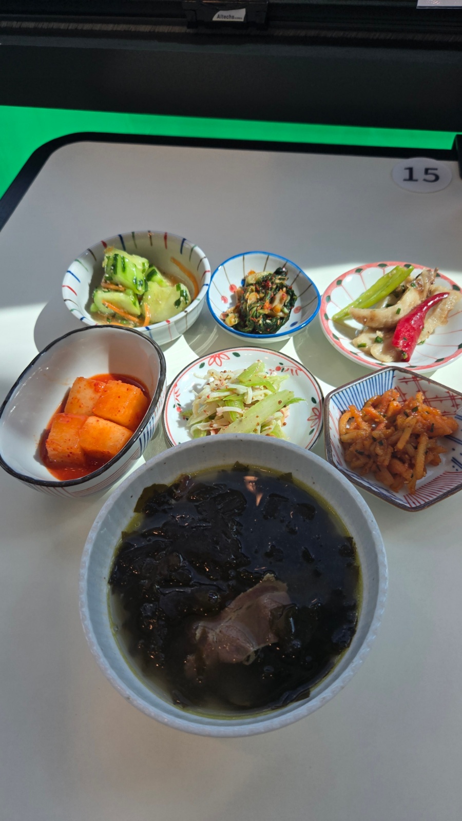 온맘과 함께할 홀서빙스텝 구합니다 공고 썸네일