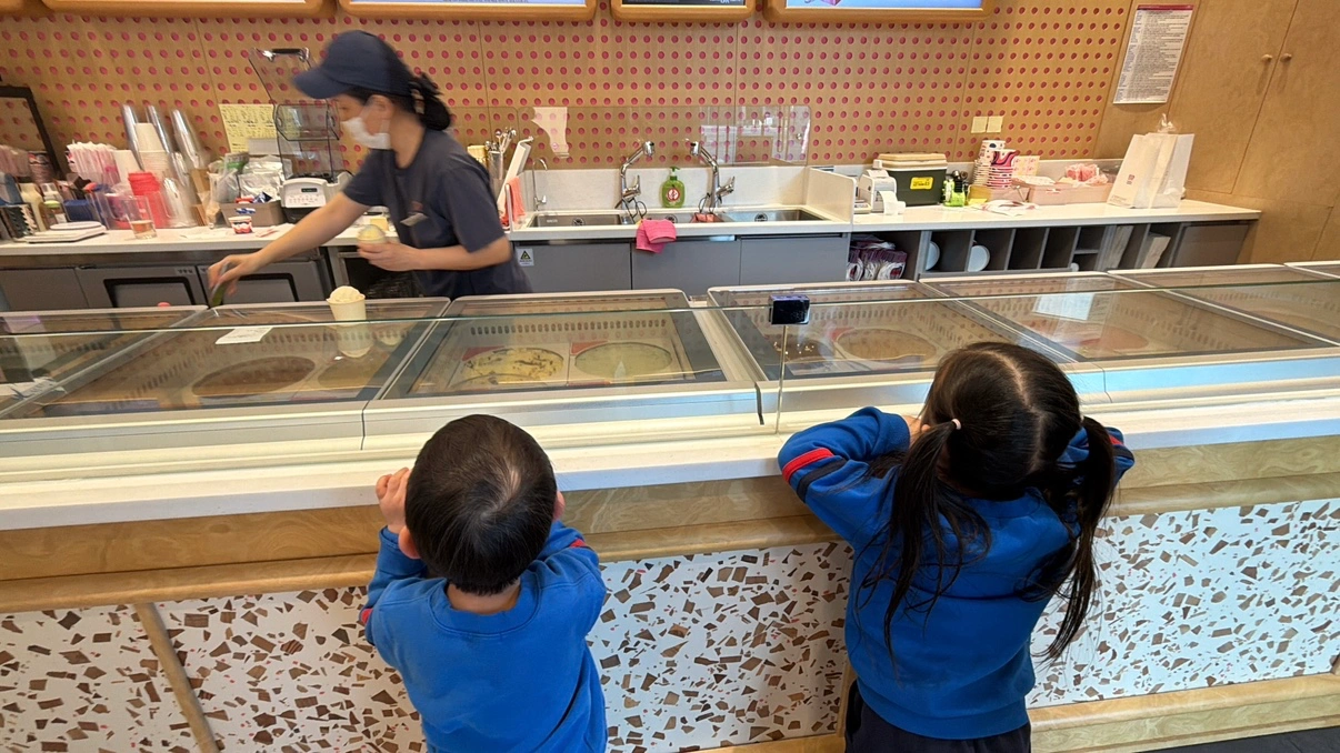 5세 6세 두 아이 등원도우미 구합니다.