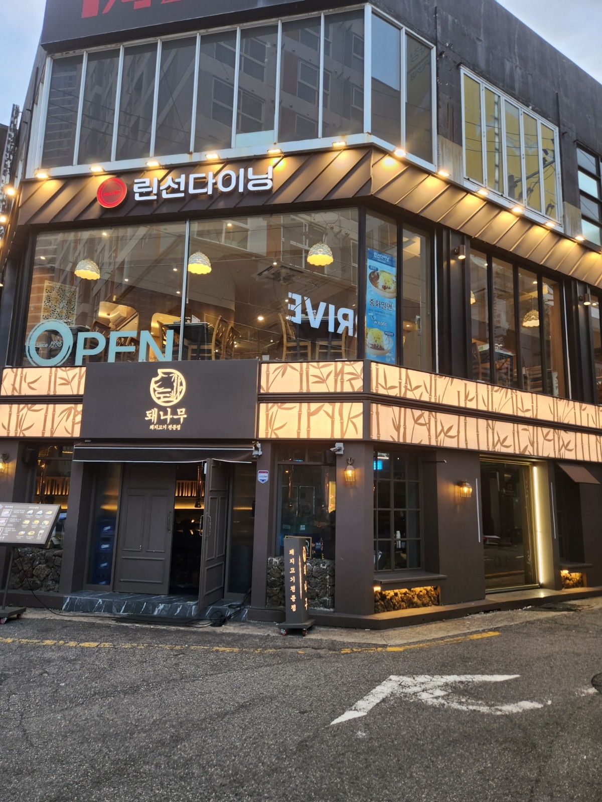 홀서빙 주말알바 모집(토.일11시30분~18시) 공고 썸네일