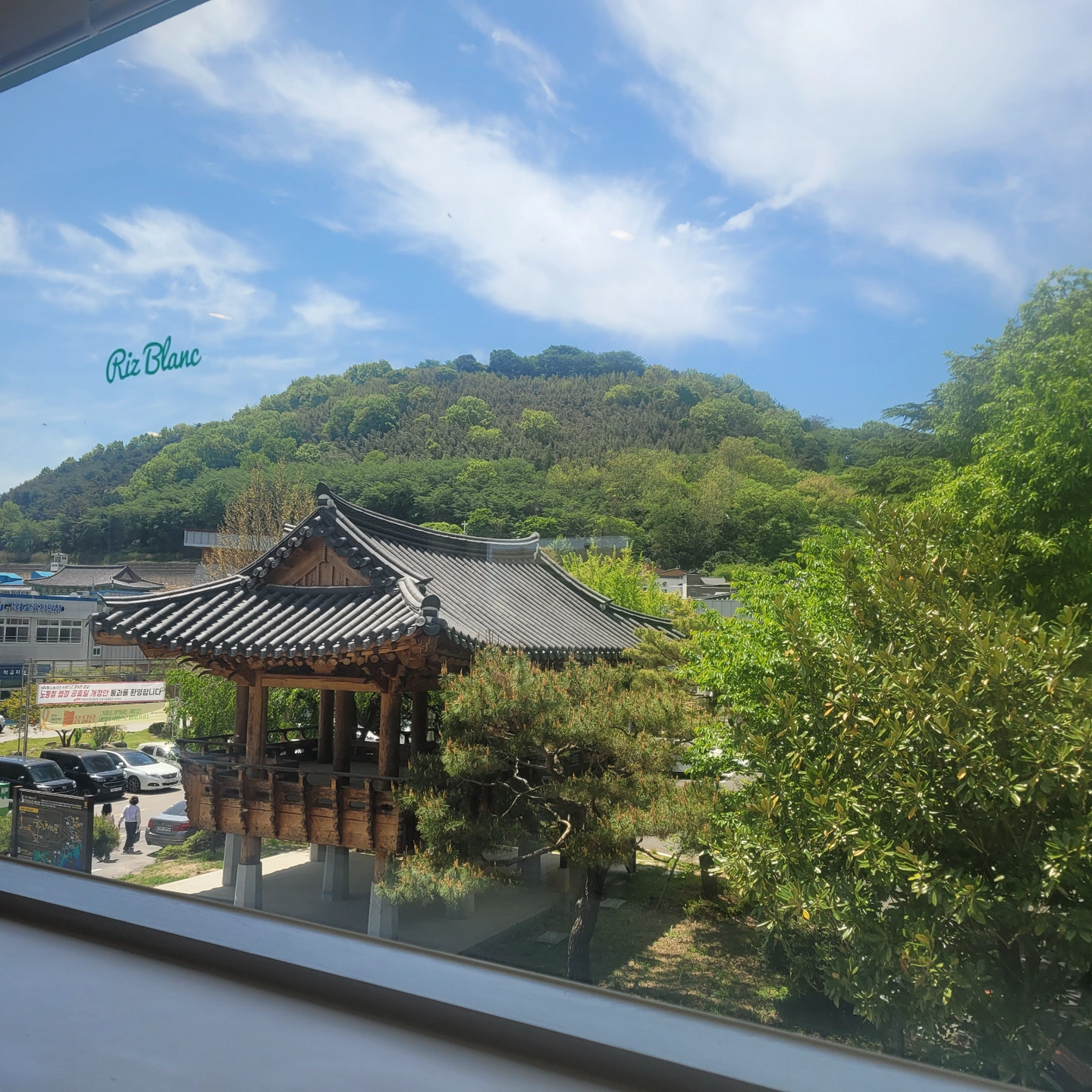 리즈블랑 평일 점심 직원 구합니다.
