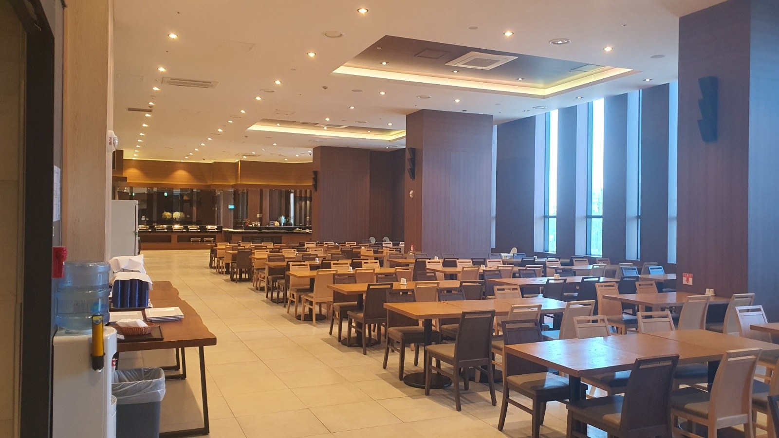 F&B, 뷔페식당 홀 관리(정리) 공고 썸네일