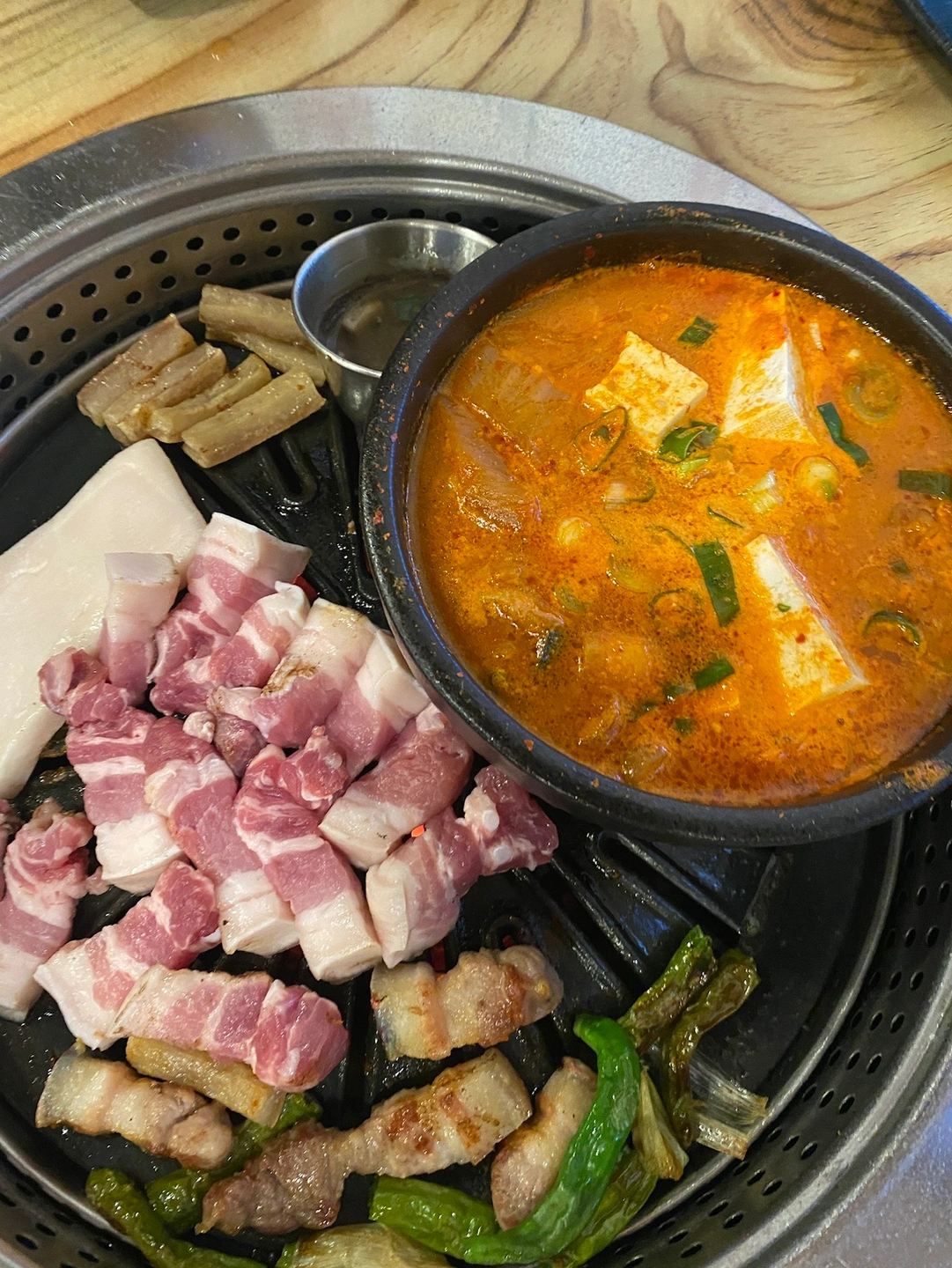 신포동 고기집 주말 홀 구합니다