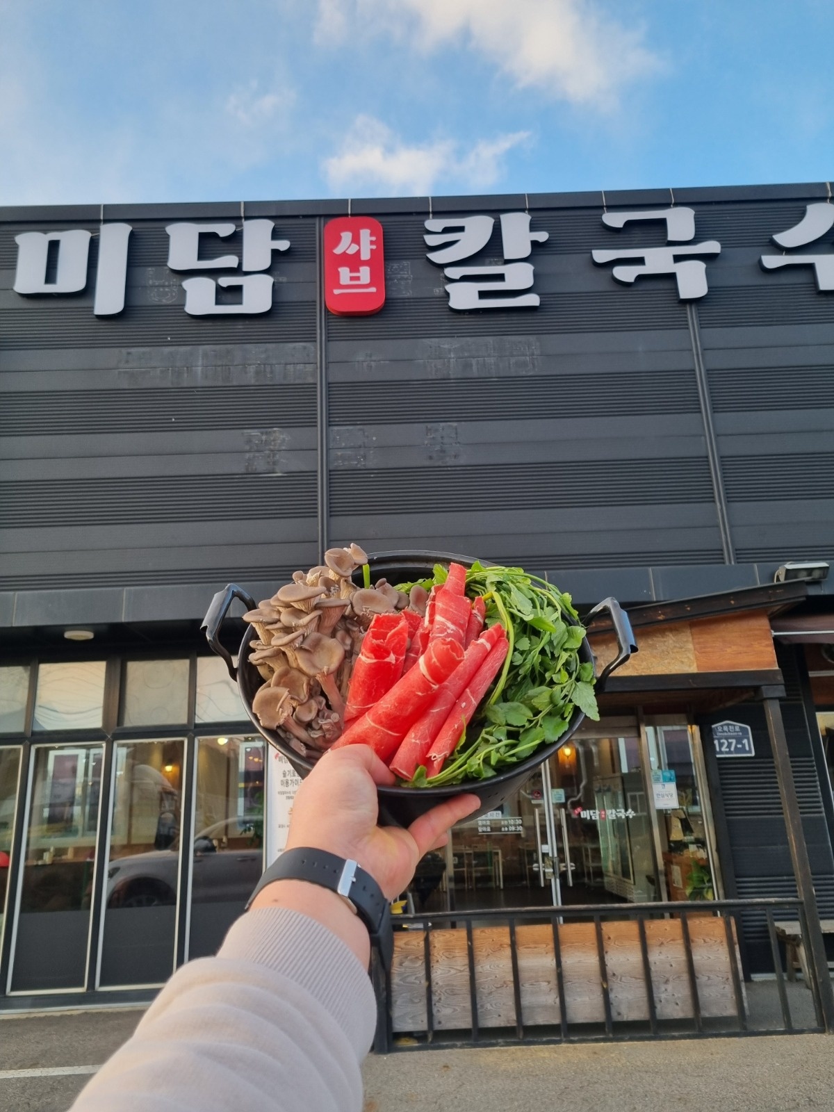 주말 홀서빙 반타임 구인 공고 썸네일