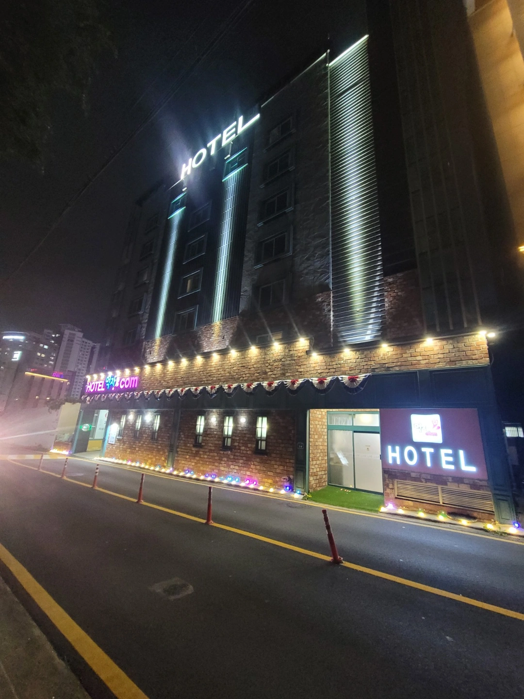 호텔객실청소 야간근무자 구합니다