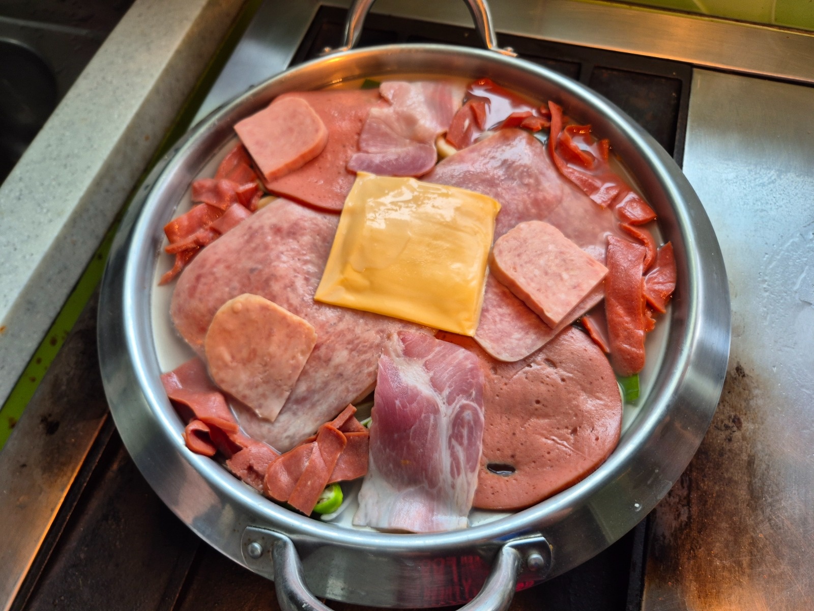 달동먹자골목 홍춘천닭갈비 부대찌개 직원뽑아요 공고 썸네일