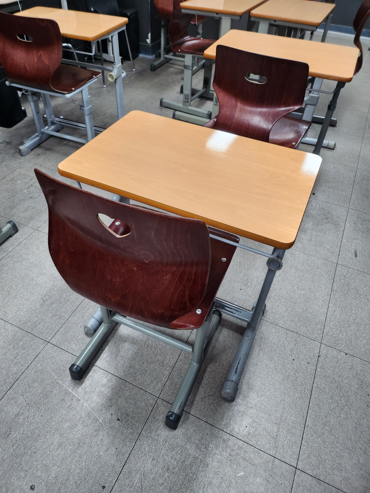 학원 책걸상 나르기 3시간 공고 썸네일