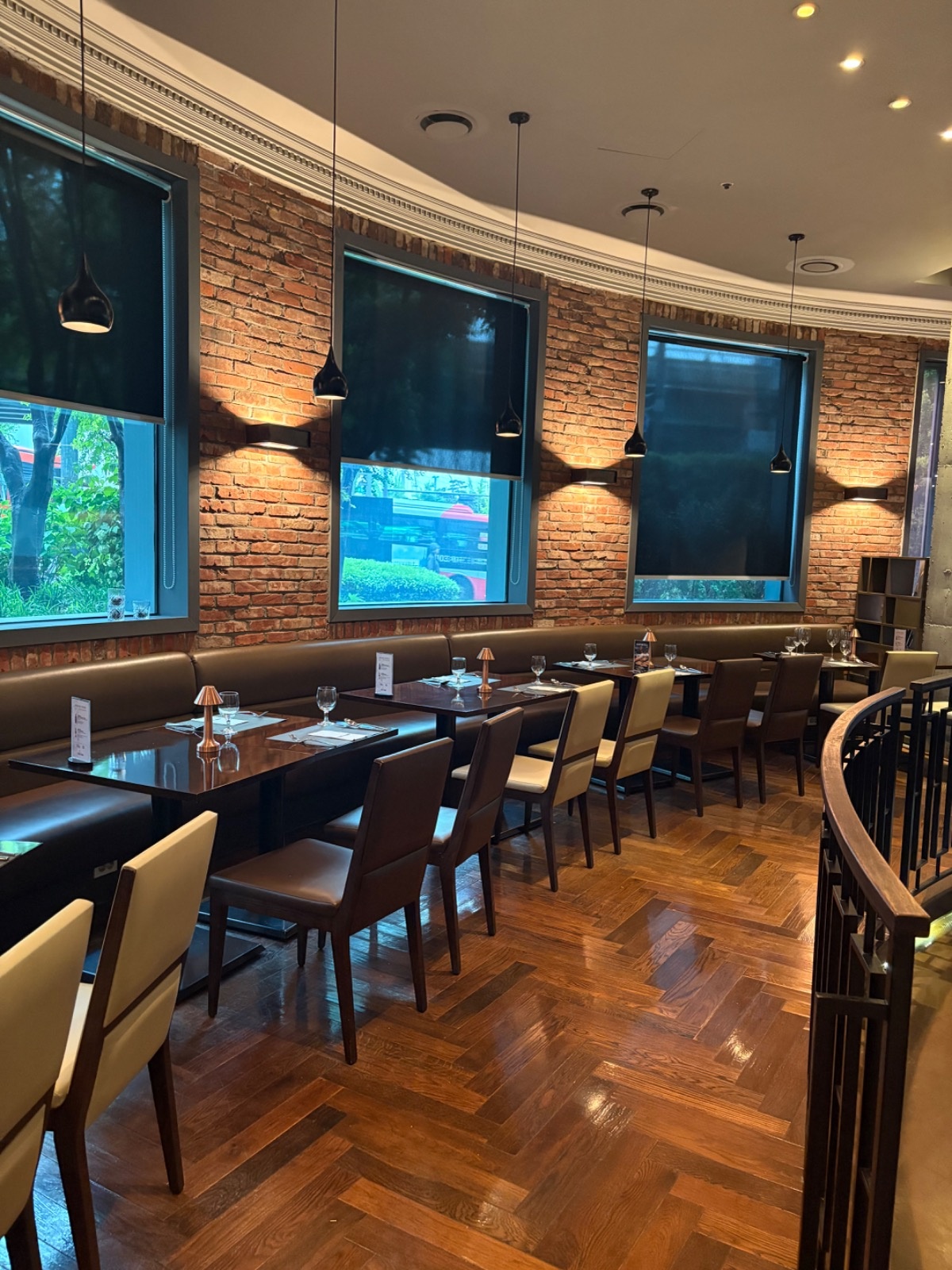 First floor레스토랑 공고 썸네일
