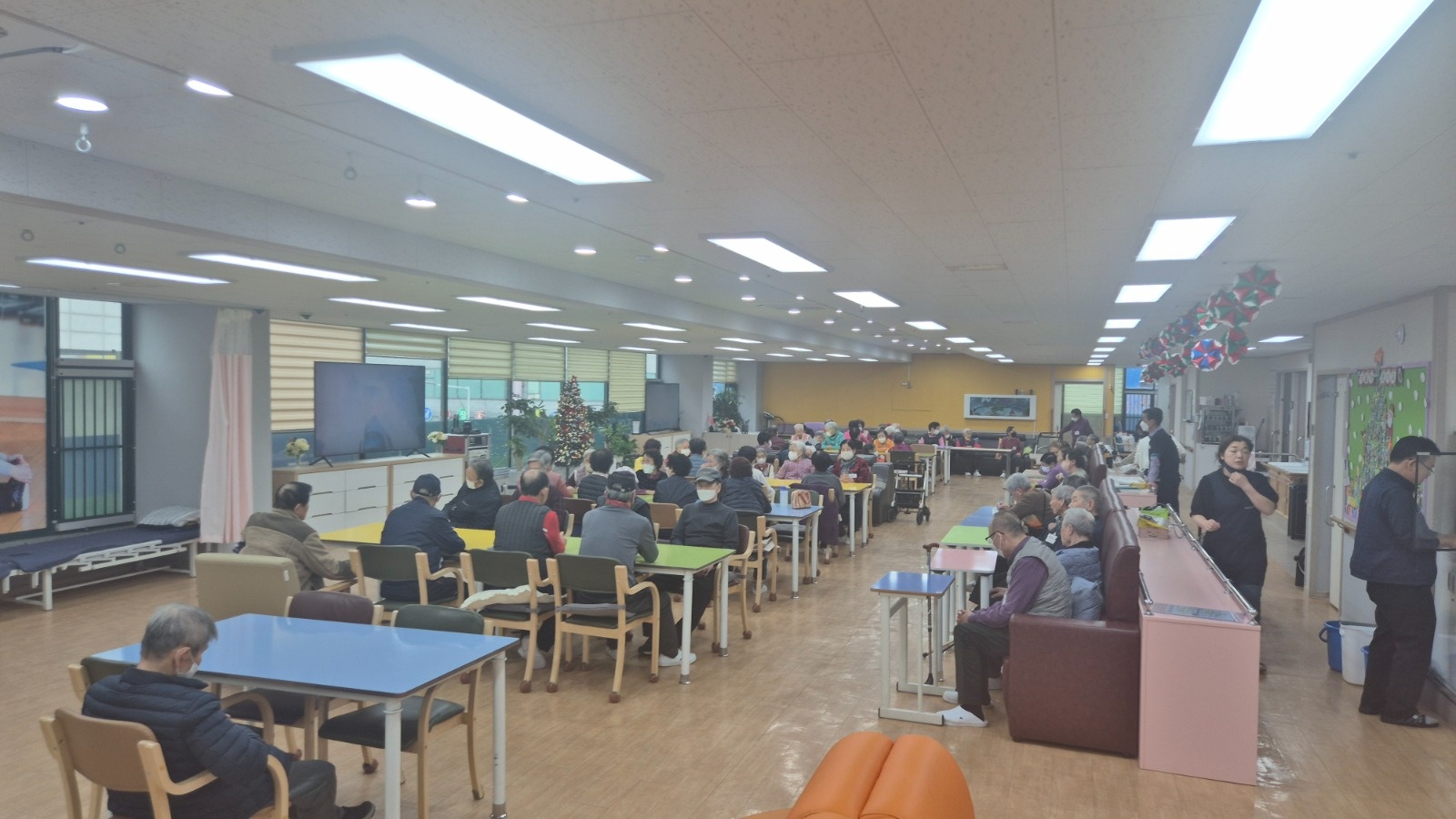 노인요양원 요양보호사 구인합니다 공고 썸네일