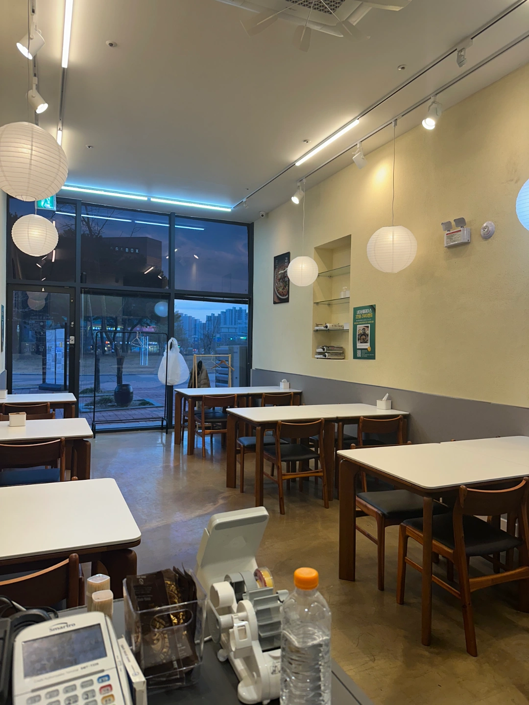 홀서빙 구합니다