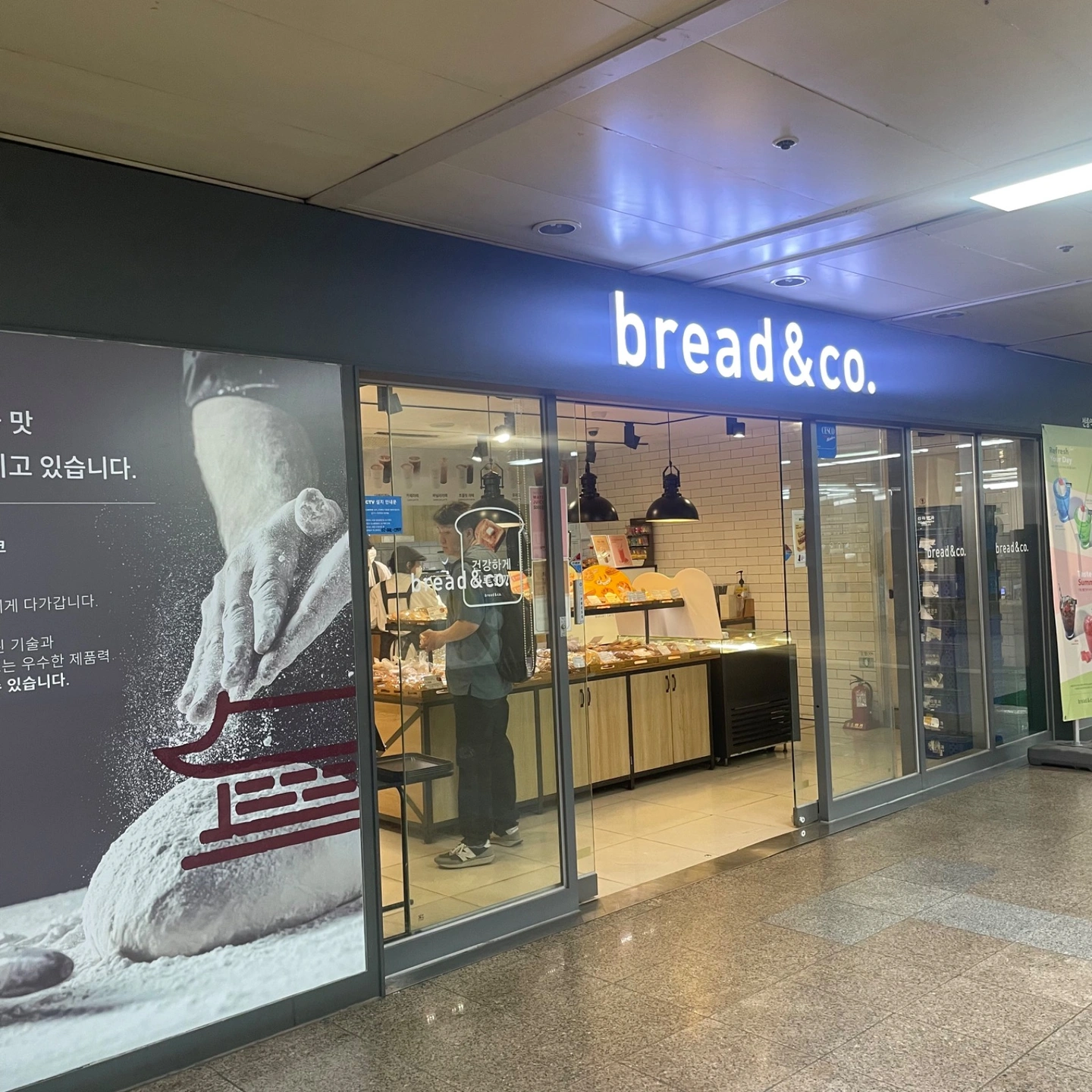 브레댄코 선릉역점 평일 마감 알바 구합니다.