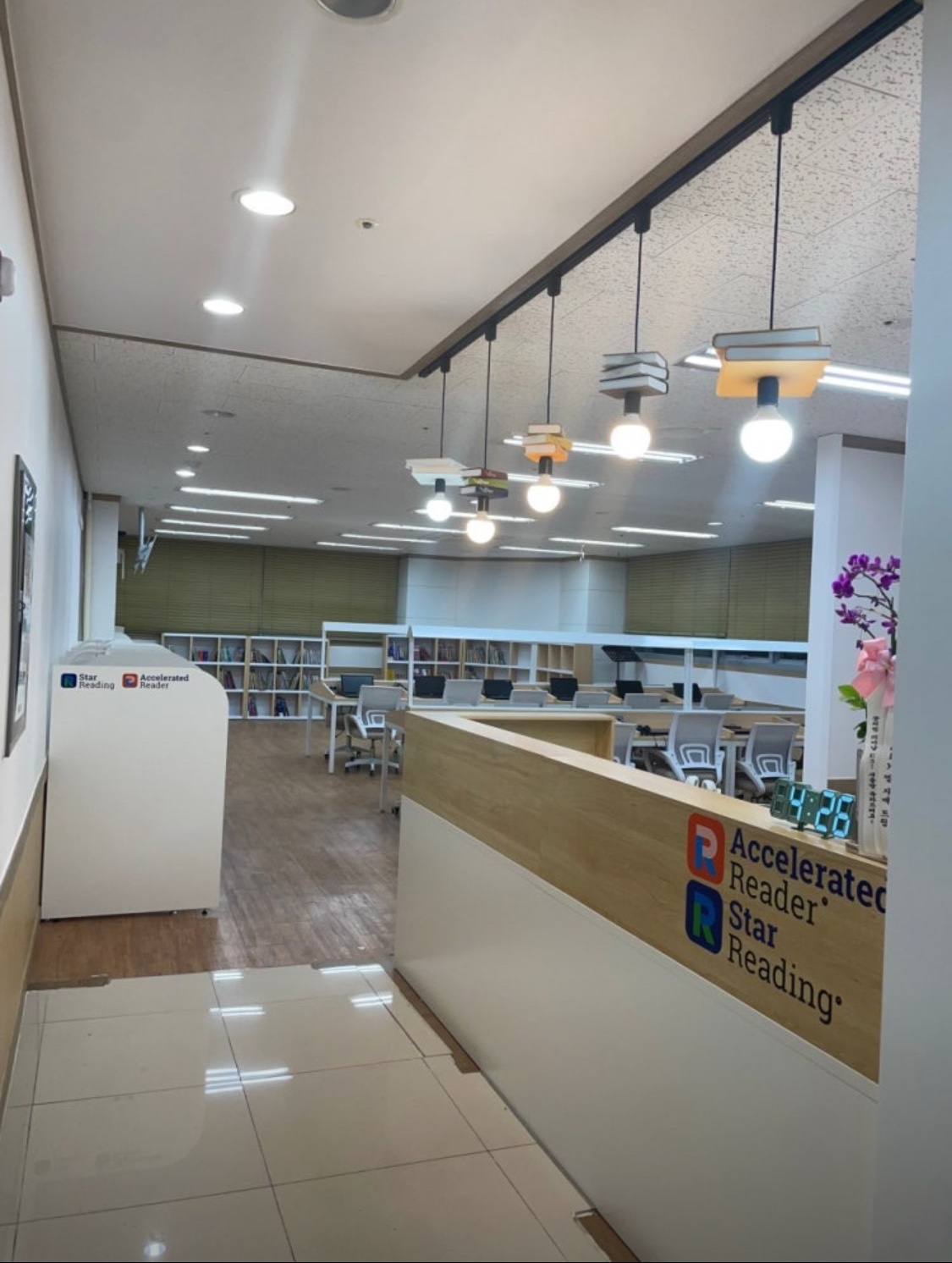 어학원 영어 도서관 관리와 숙제 첨삭 선생님 구합니다 공고 썸네일