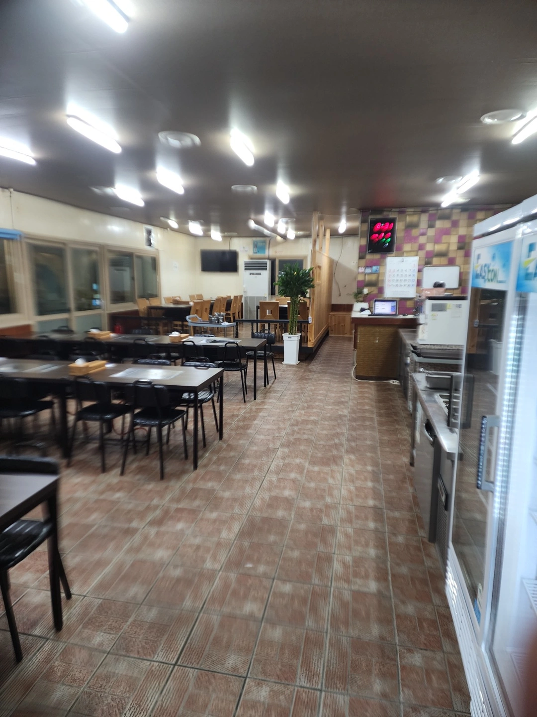 여 홀서빙 구합니다.