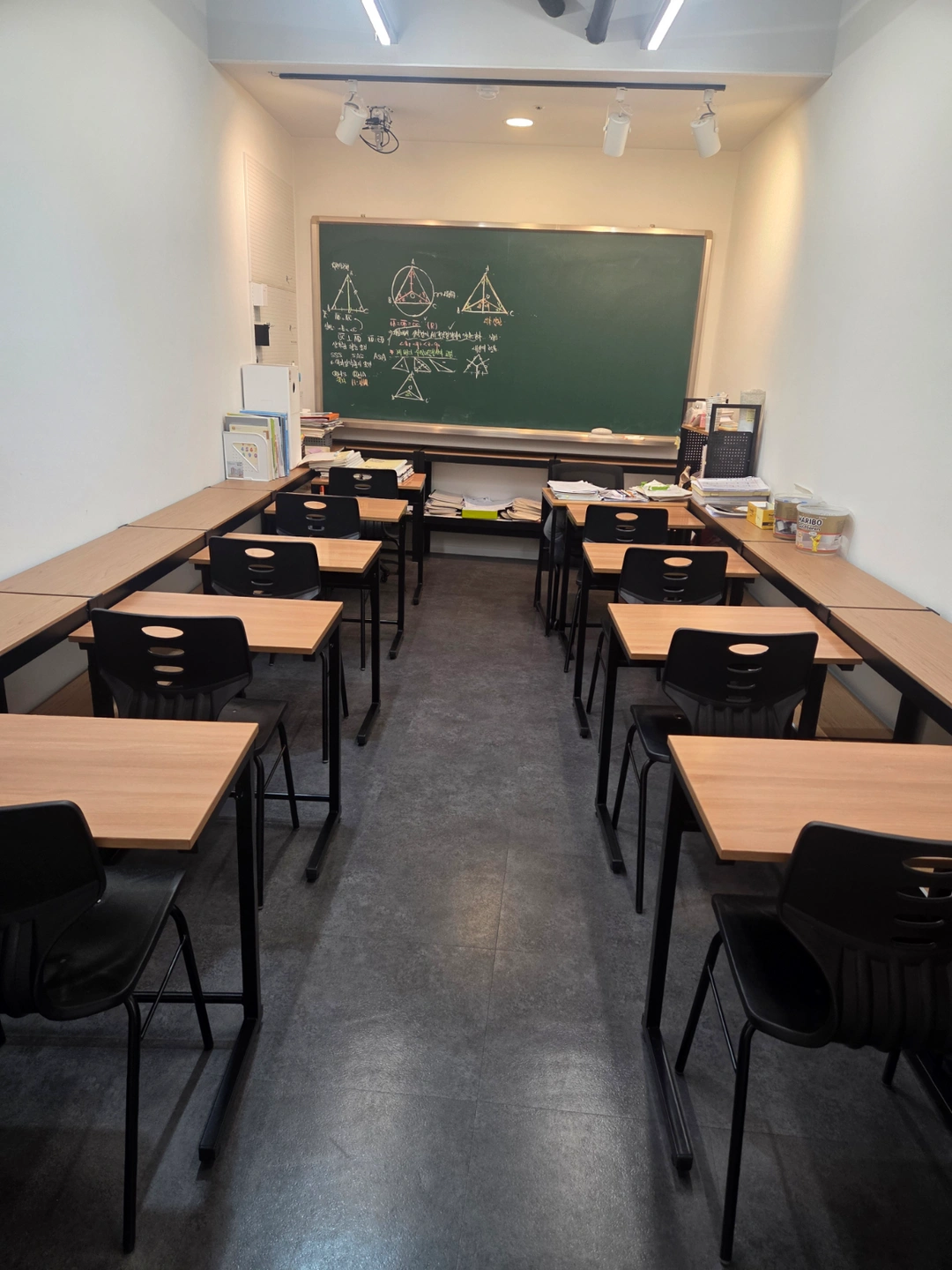 학원 청소 오전 근무 가능하신 분 구합니다