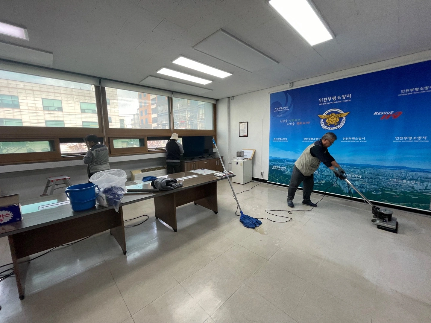 사무실 대청소 인원구합니다.