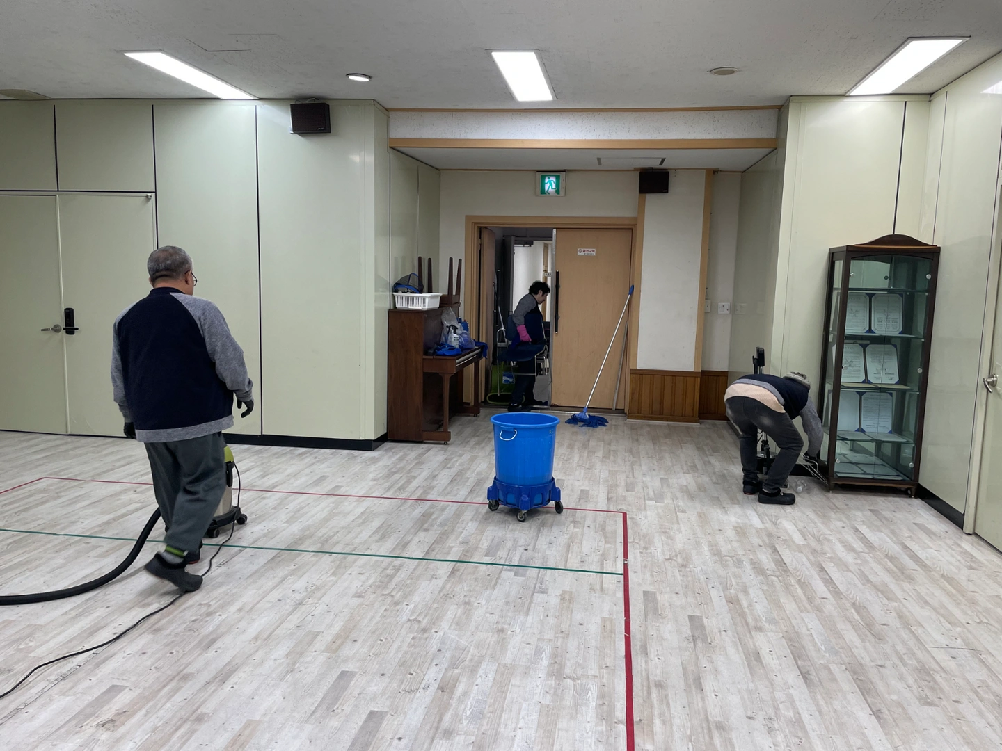 학교청소 책걸상 운반조 급하게 구합니다.