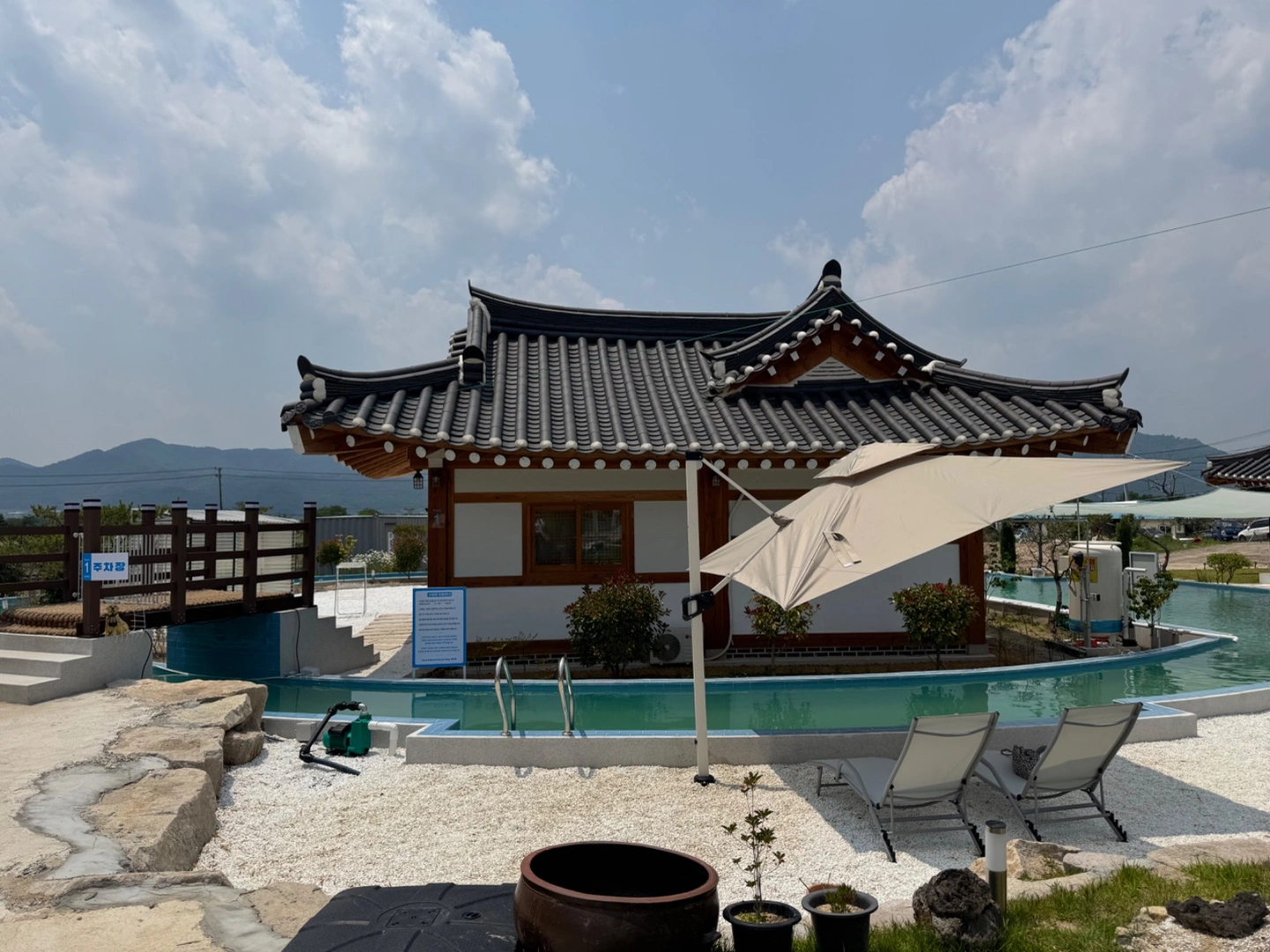 배동펜션 수영장청소