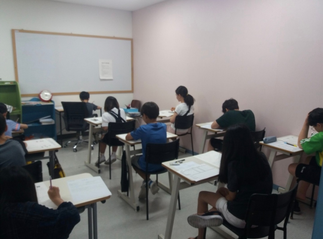 수학 선생님 구합니다(전임 및 파트) 공고 썸네일