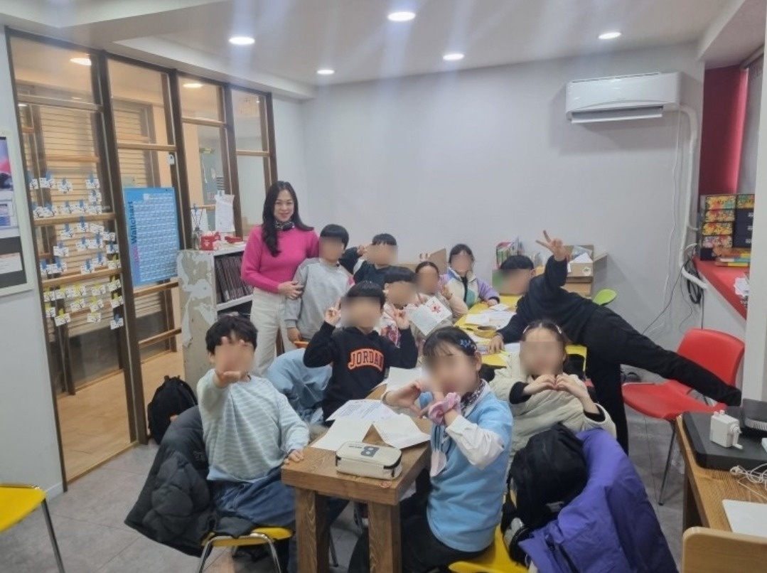 Short-term English teacher 공고 썸네일