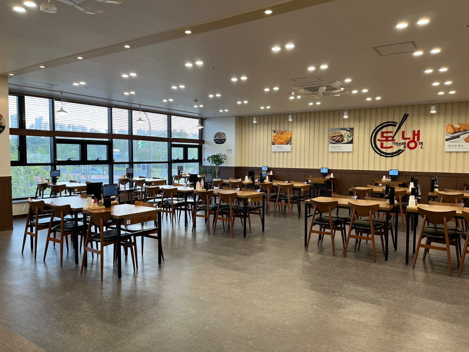돈까스집 주방보조 / 주 6일 근무(주말포함) 공고 썸네일