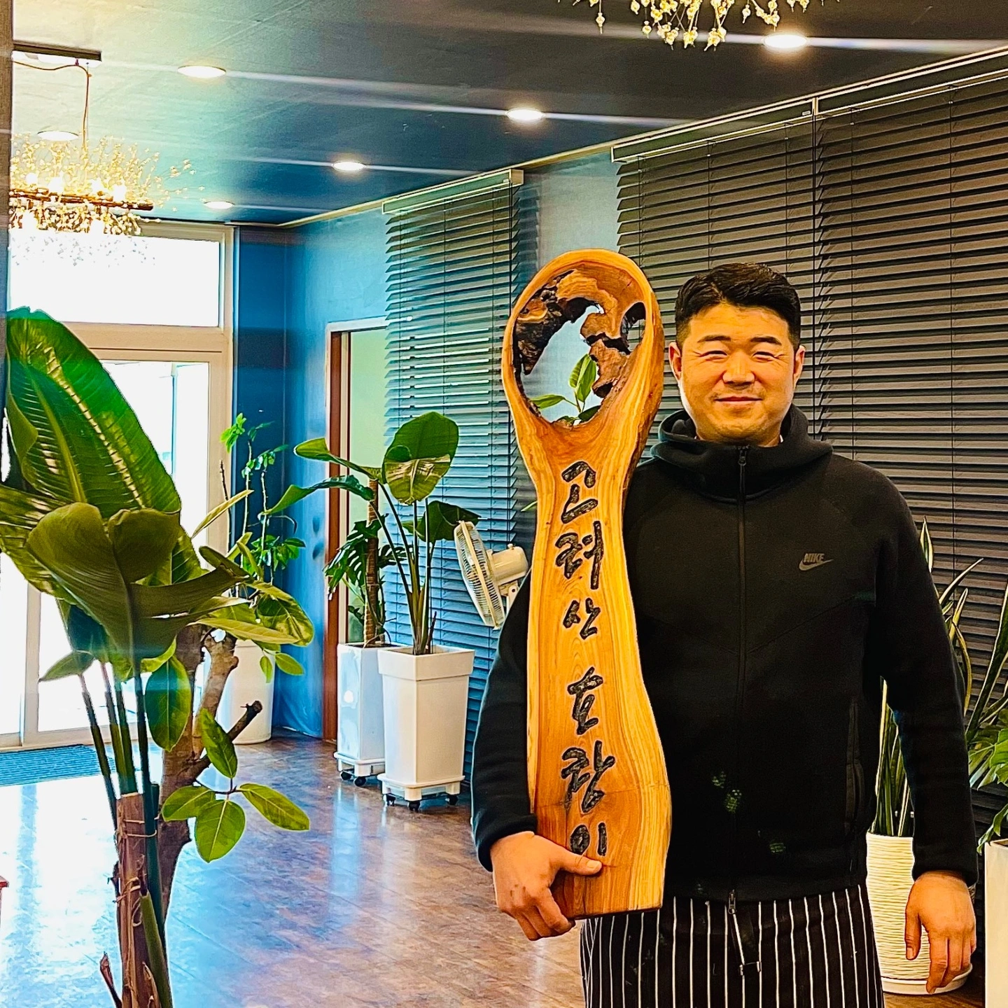 평일 홀써빙 모집해요(한국인)