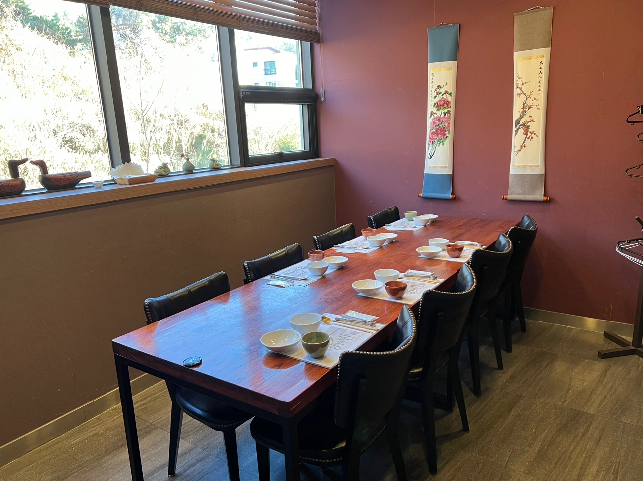 한식당 평일저녁 홀서빙 구합니다(외국인가능)