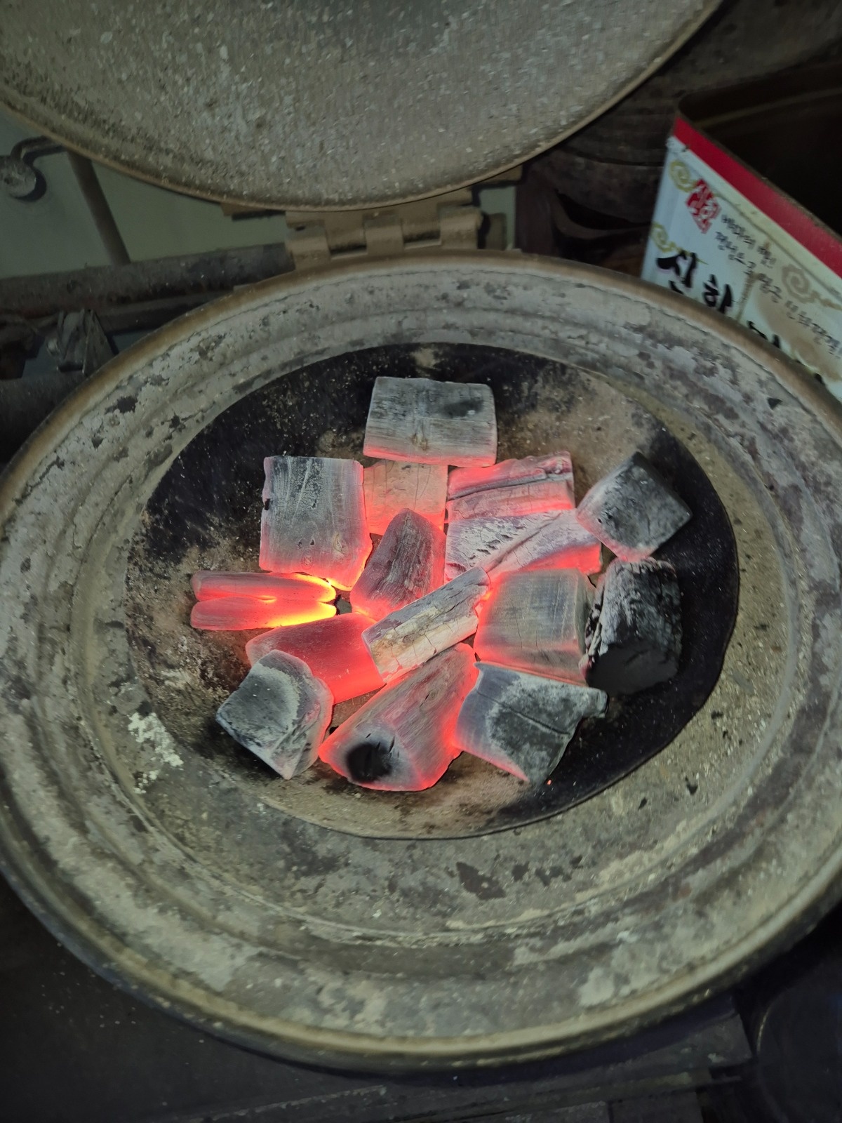 메니저급1,숯장치할분1,홀서빙2구함 공고 썸네일