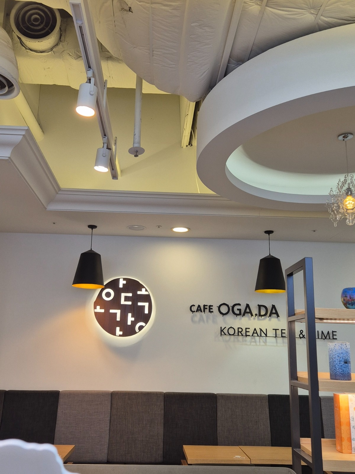주말 카페 알바 모집! 시간 조율 가능 공고 썸네일