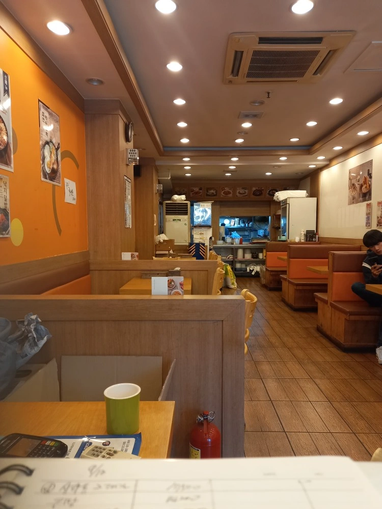 주방보조및설겆이와 야채다듬기