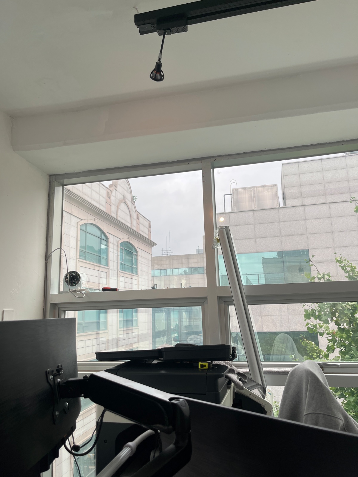 블라인드 달 구멍 뚫어주실 분 (오늘, 역삼동) 공고 썸네일