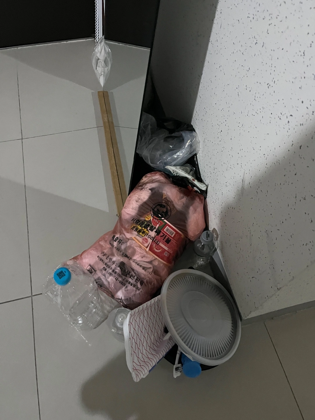쓰레기버려주실분