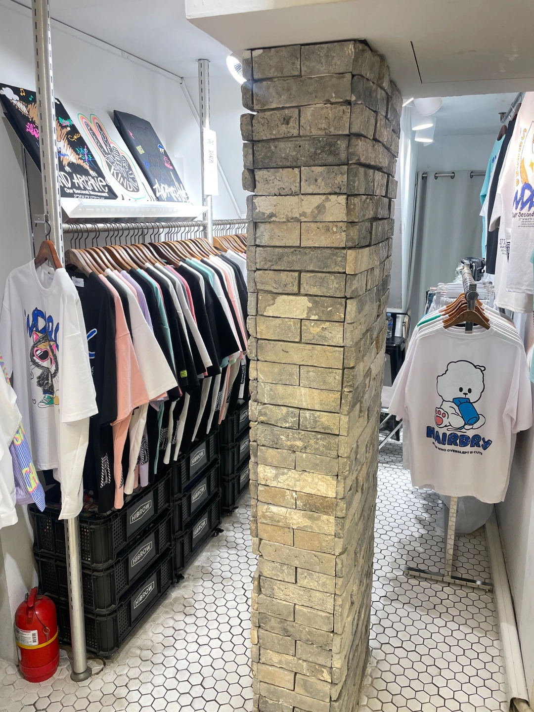 홍대 의류 매장 주말 1분 모셔요!