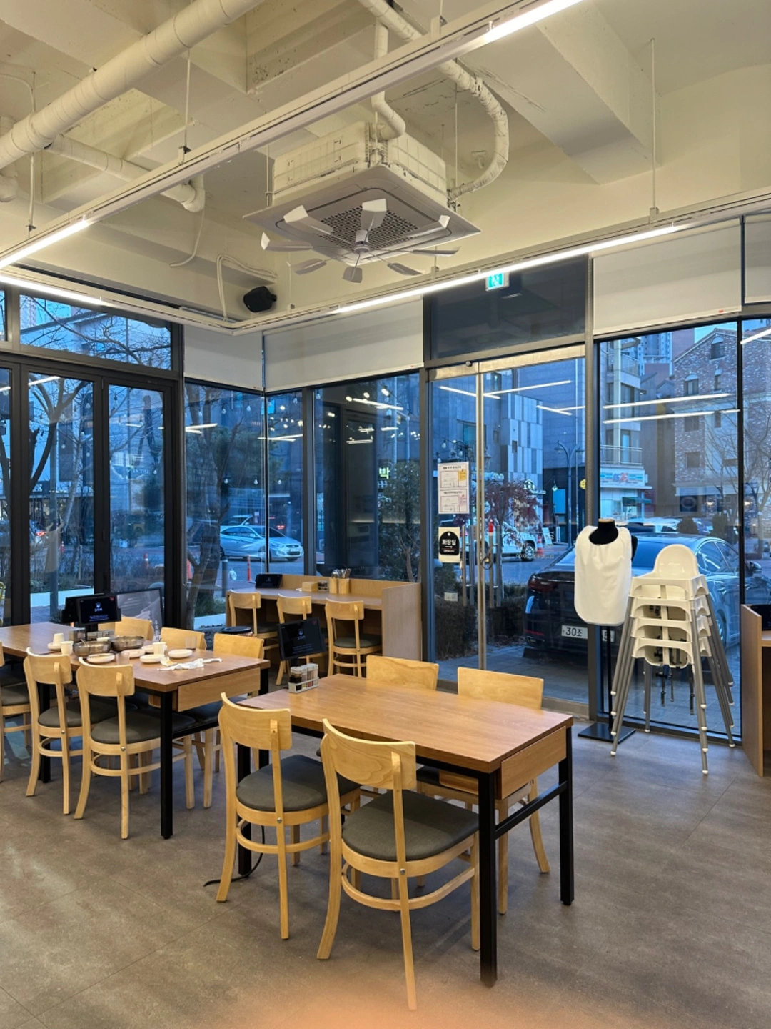 광교 주말 홀서빙 구합니다.