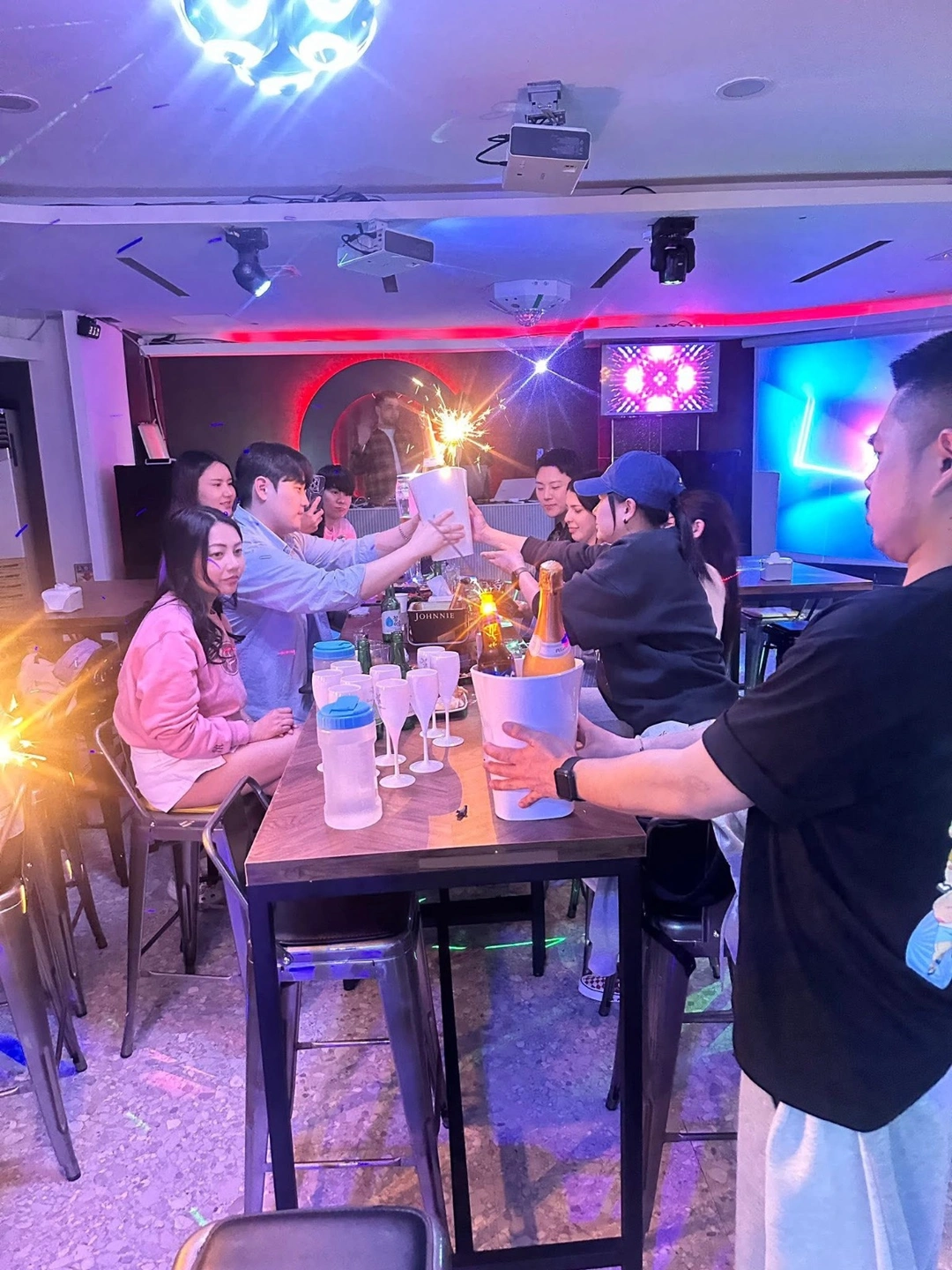 라운지펍에서 웨이터,DJ 구합니다