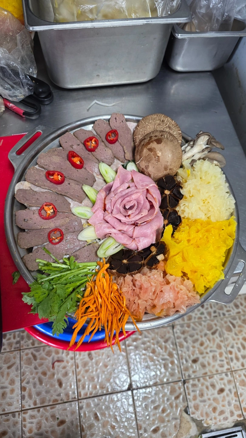 고래부대찌개 오창본점 정직원 채용합니다. 연차있어요