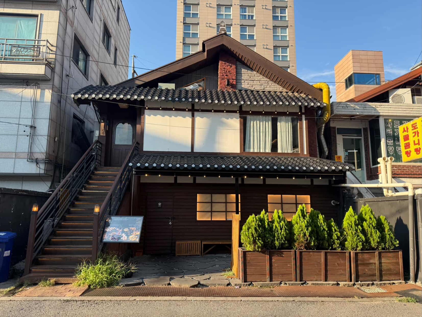 연신내 [야키토리 쿠로] 주5,6일 직원 구합니다 :) 공고 썸네일