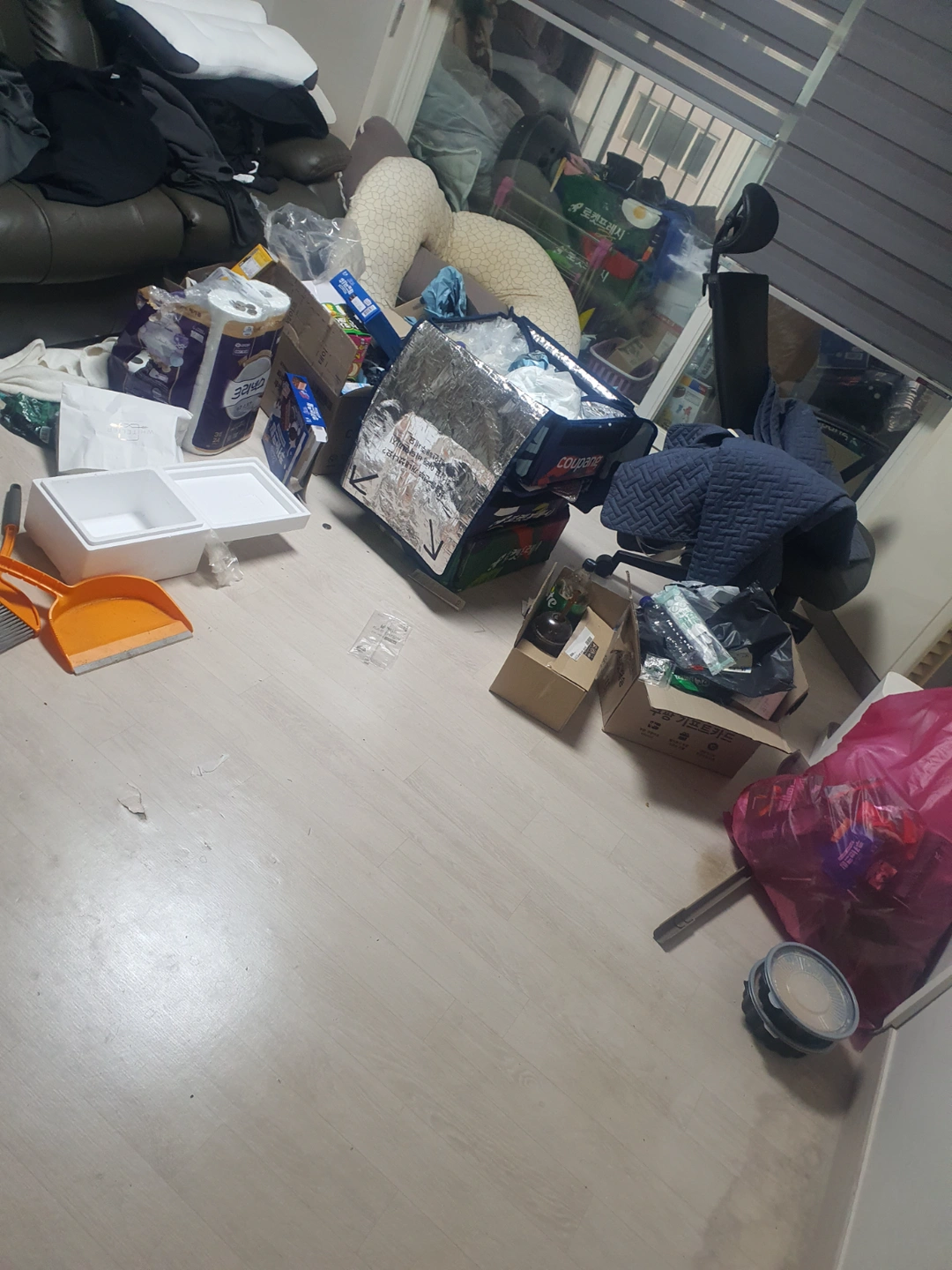 베란다 청소 및 정리해주실분 사진