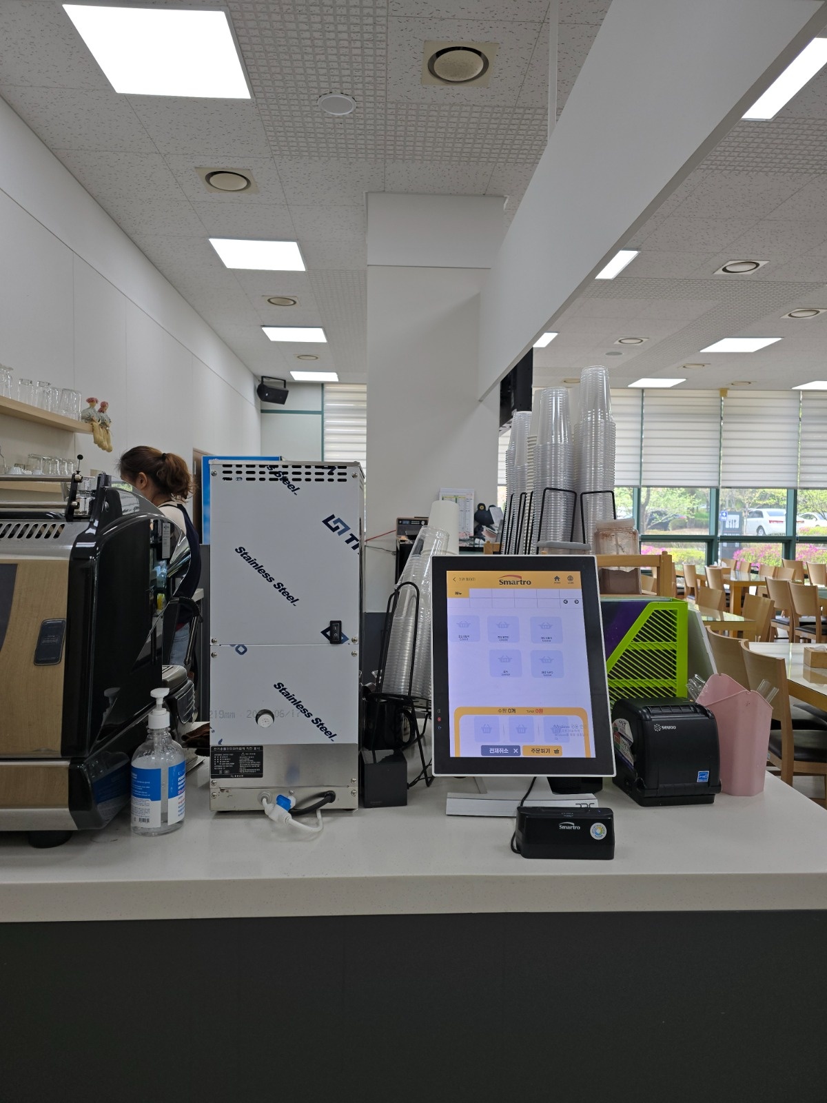카페에서 바리스타님을 모십니다 공고 썸네일