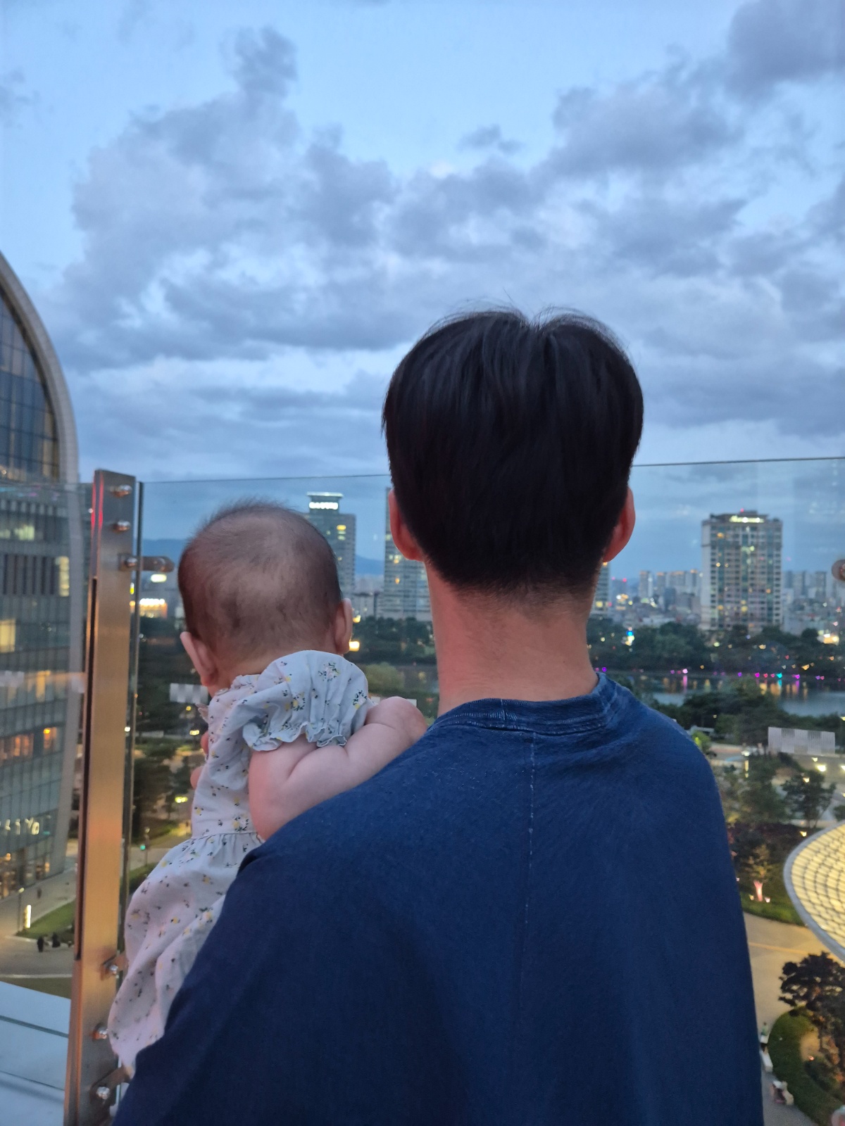 동대문구 이문동 베이비시터 구합니다. 공고 썸네일